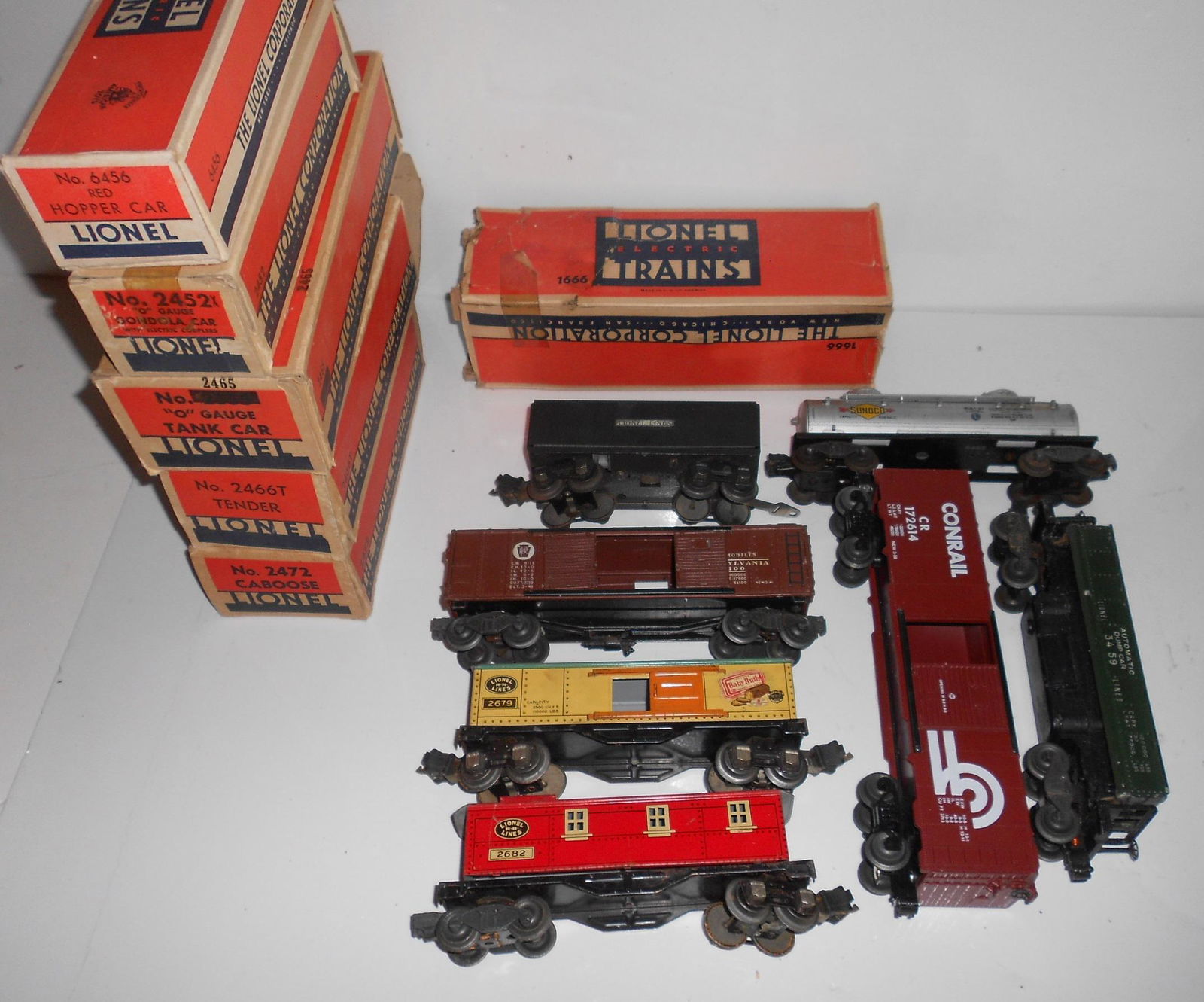 Old Lionel Boxed Cars + Loose Cars (1 of 3)