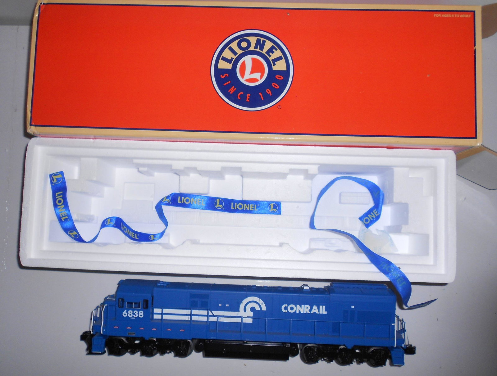 Lionel U36-B Locomotive Conrail 6-28268: Lionel 6-28268 a Conrail U30-C 6 axle diesel locomotive. As Conrail #6838. Large unit. Comes with inner Styrofoam and pull ribbons. Light use.