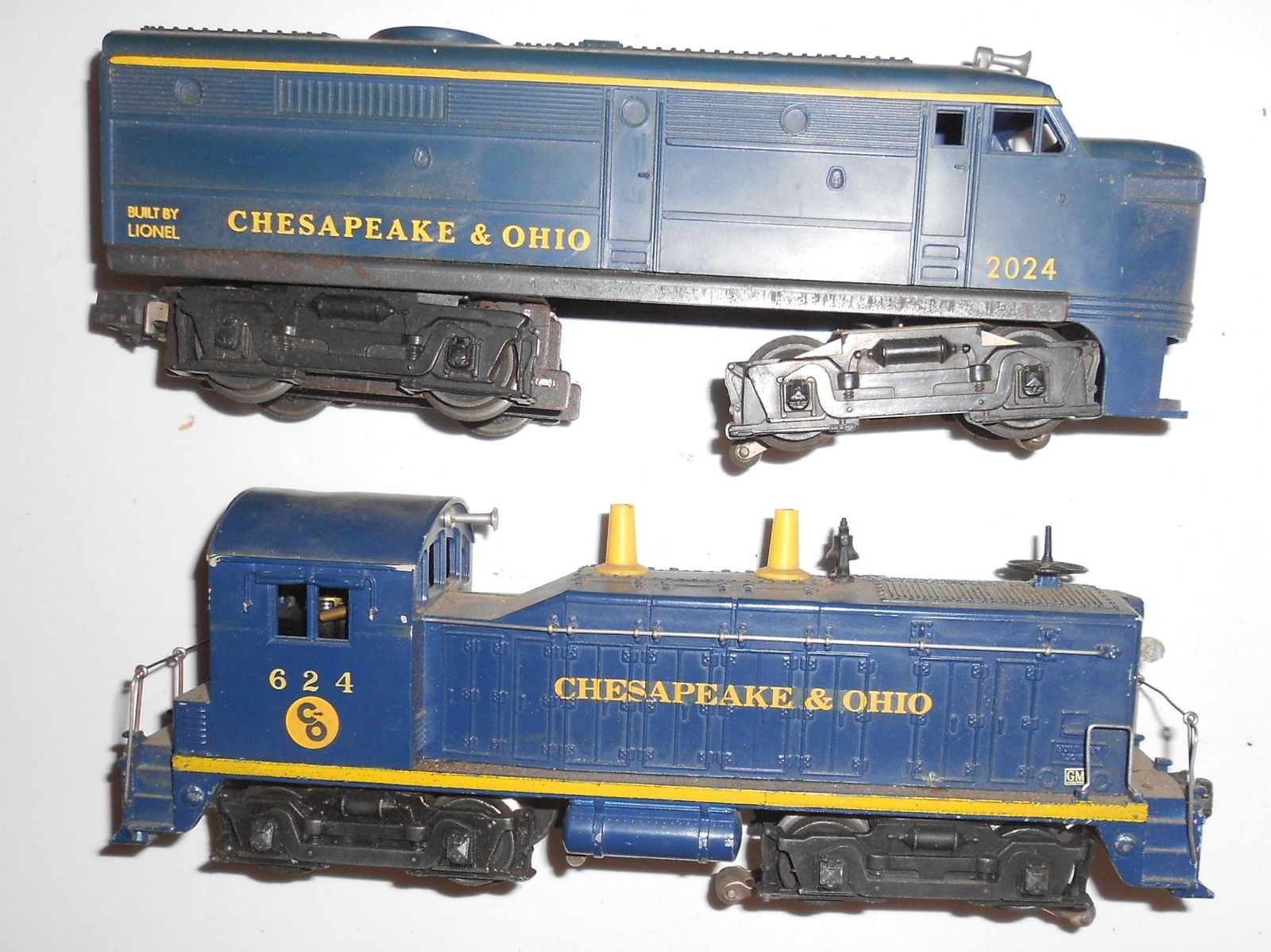 Lionel 2 Chesapeake & Ohio Locomotives (1 of 3)