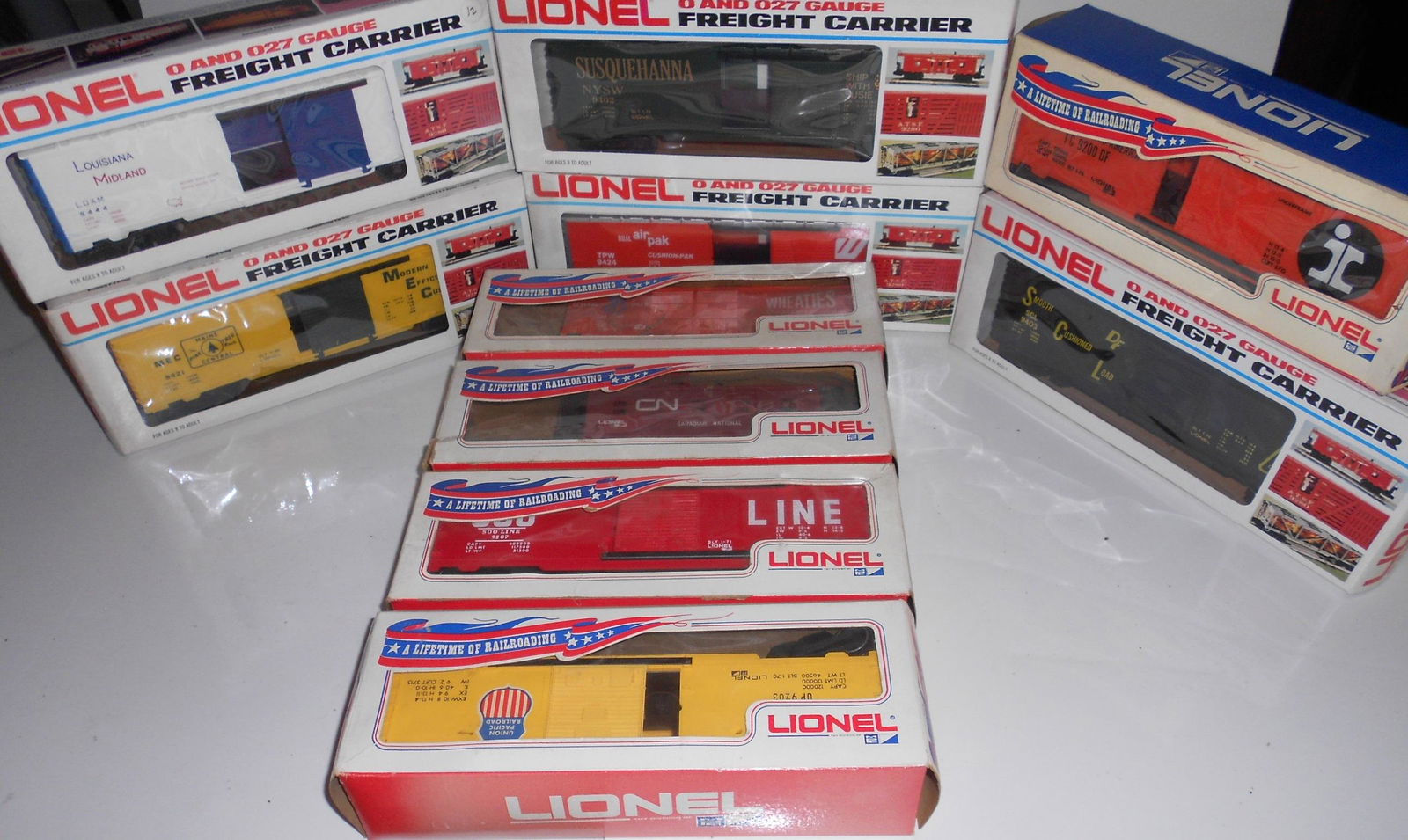 Lionel 10 Boxed Freight Cars (1 of 3)