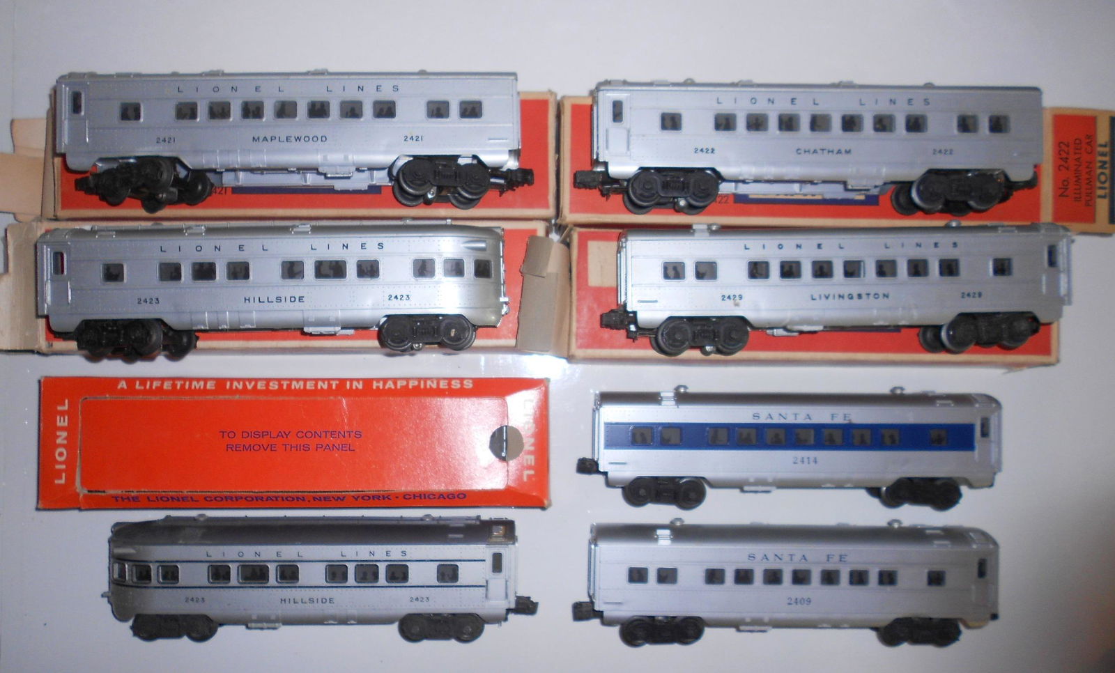 Lionel Passenger Cars (8) Some boxed: Group of 8 Lionel passenger cars. Some with boxes: 2422, 2429, 2436, 2423, 2421. Boxes are rough.