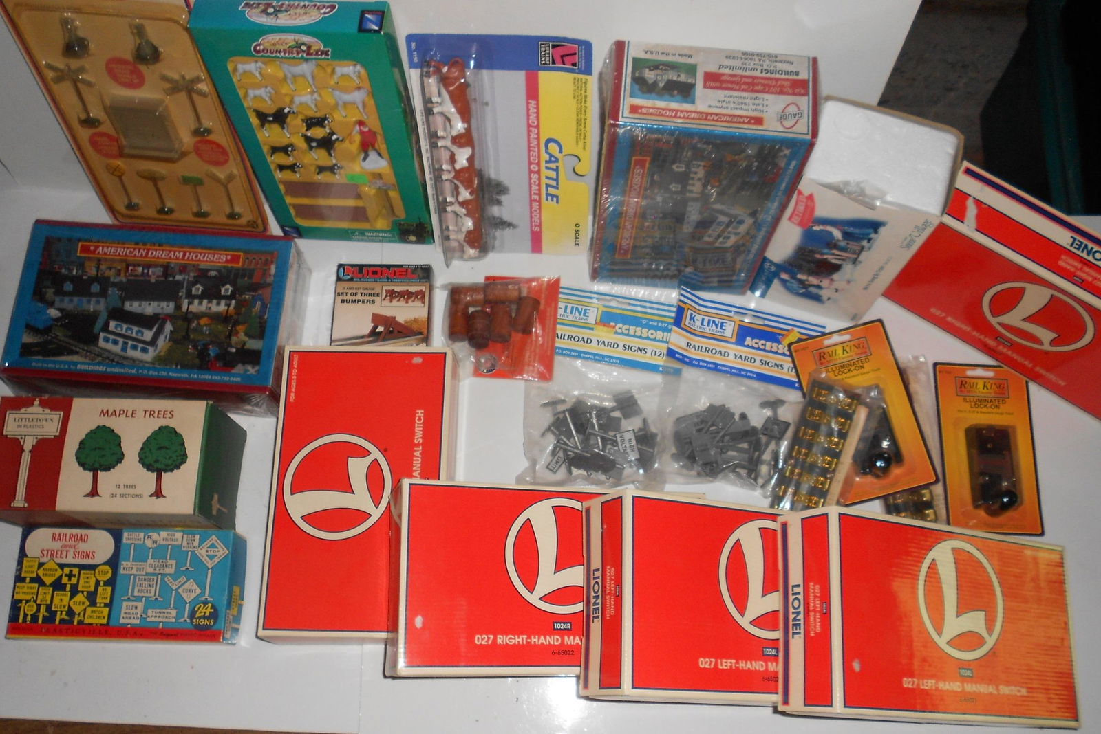 Lionel Accessories all Boxed or packaged (1 of 2)