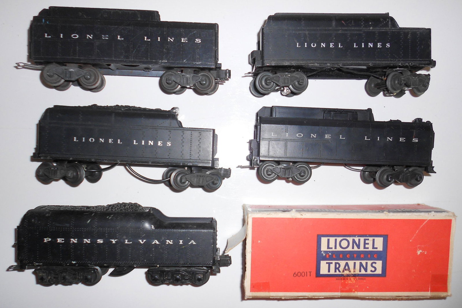 Lionel 5 Locomotive Tenders: Group of 5 Lionel steam locomotive tenders. One has a box.