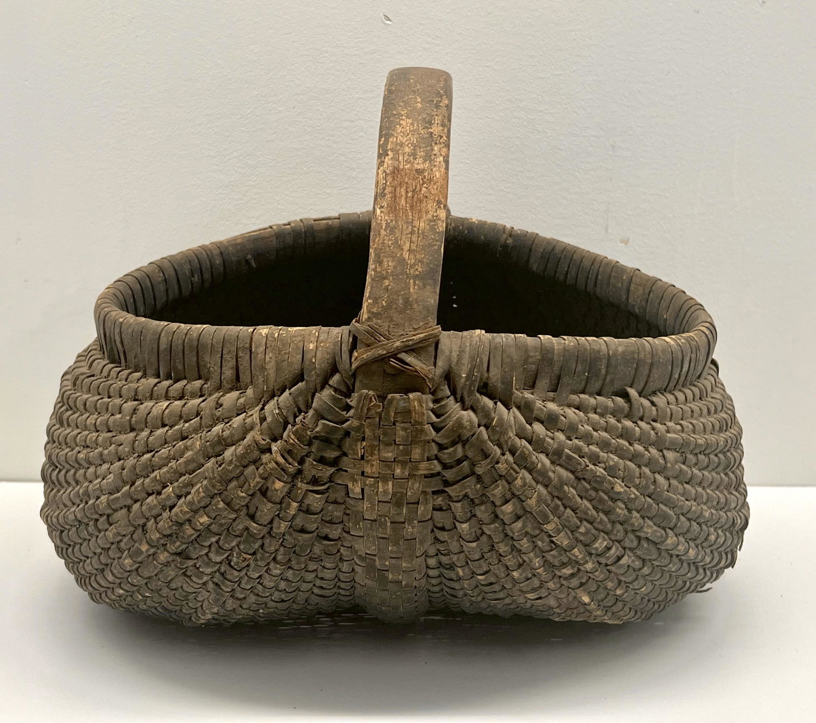 Buttocks Basket: Tightly Woven Oak Buttocks Basket Shows some Wear Good Original Condition 13x12x11