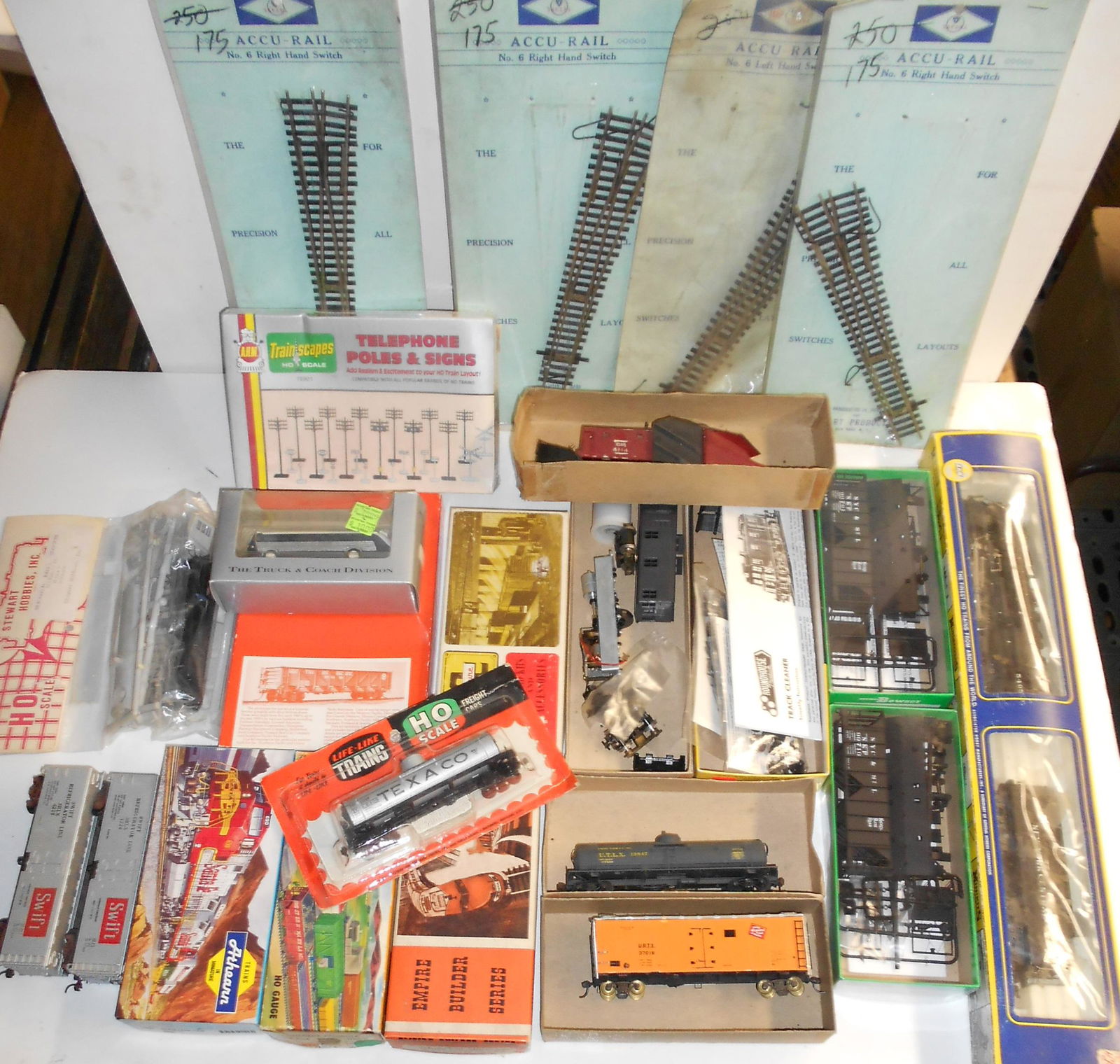 HO Scale Older Kits, Switches, Built up Cars (1 of 3)