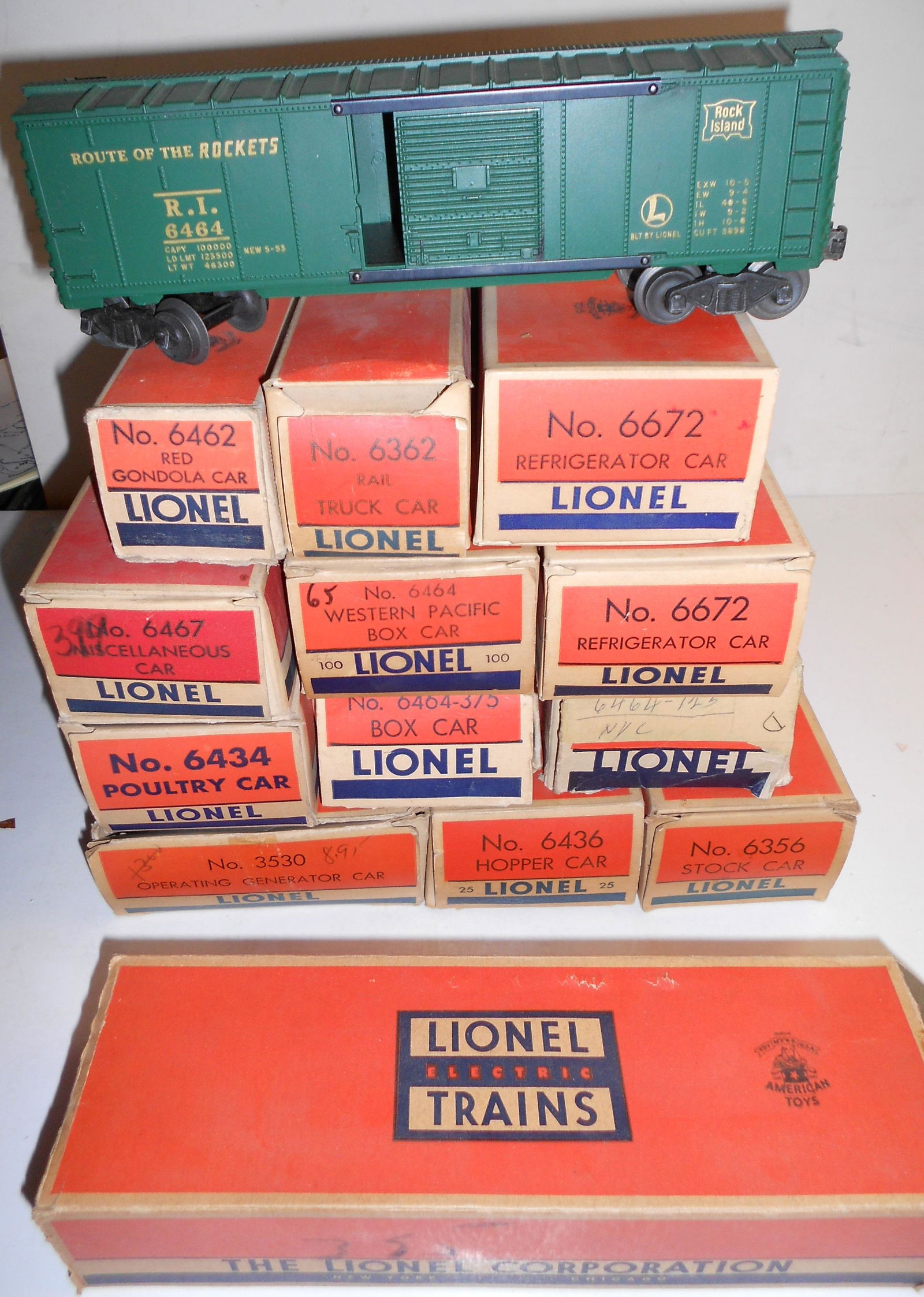 Lionel 13 Old boxed freight Cars (1 of 2)