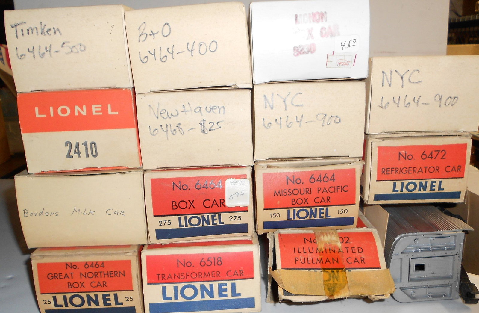 Lionel 15 Cars, some re-box: Lionel 15 cars with some original boxes. See the picture for car list.