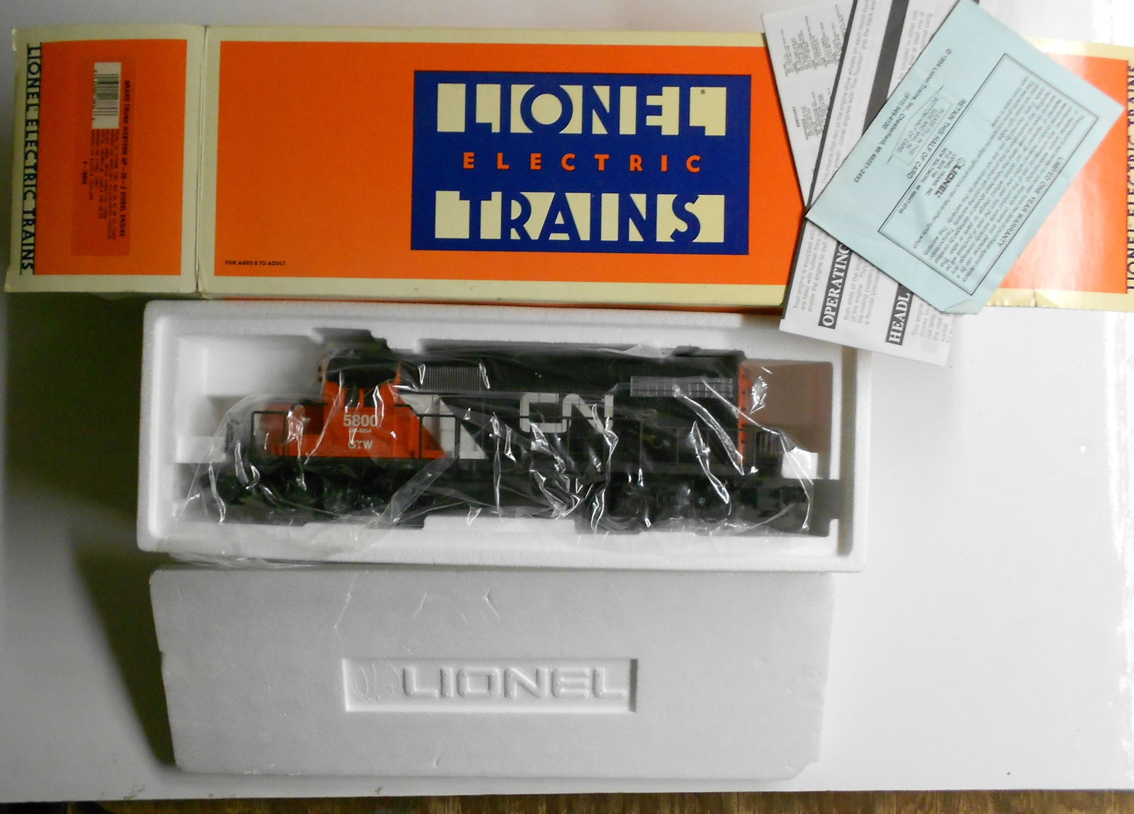 Lionel GTW GP-38-2 6-18630 Diesel Boxed: A boxed Lionel 6-18630 a Grand Trunk Western GP-38-2. road number 5800, seems unused. Box has a couple of dings, see pics