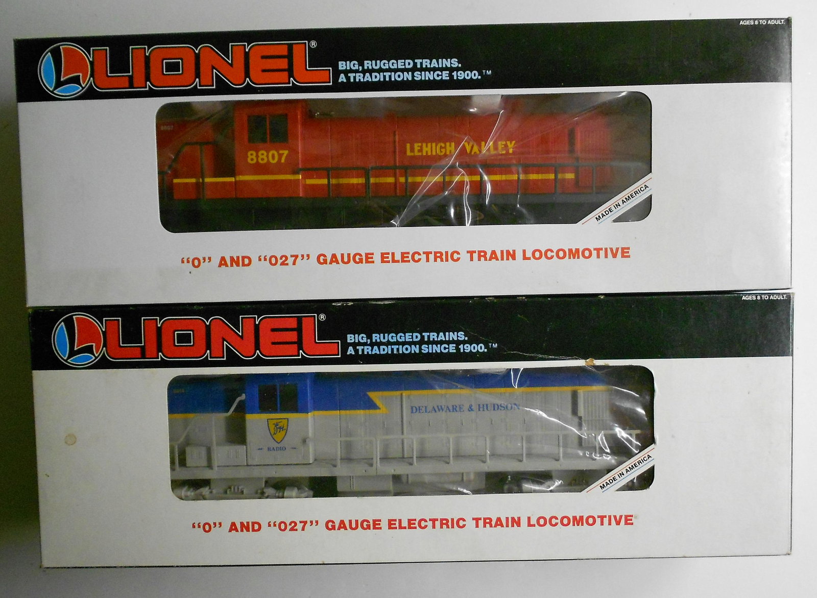 Lionel RS-3 Diesels (2) Lehigh Valley, D&H: A pair of Lionel RS-3 diesel locomotives. Both are very clean: (1) Lehigh Valley (2) Delaware & Hudson, 6-18814, 6-18807