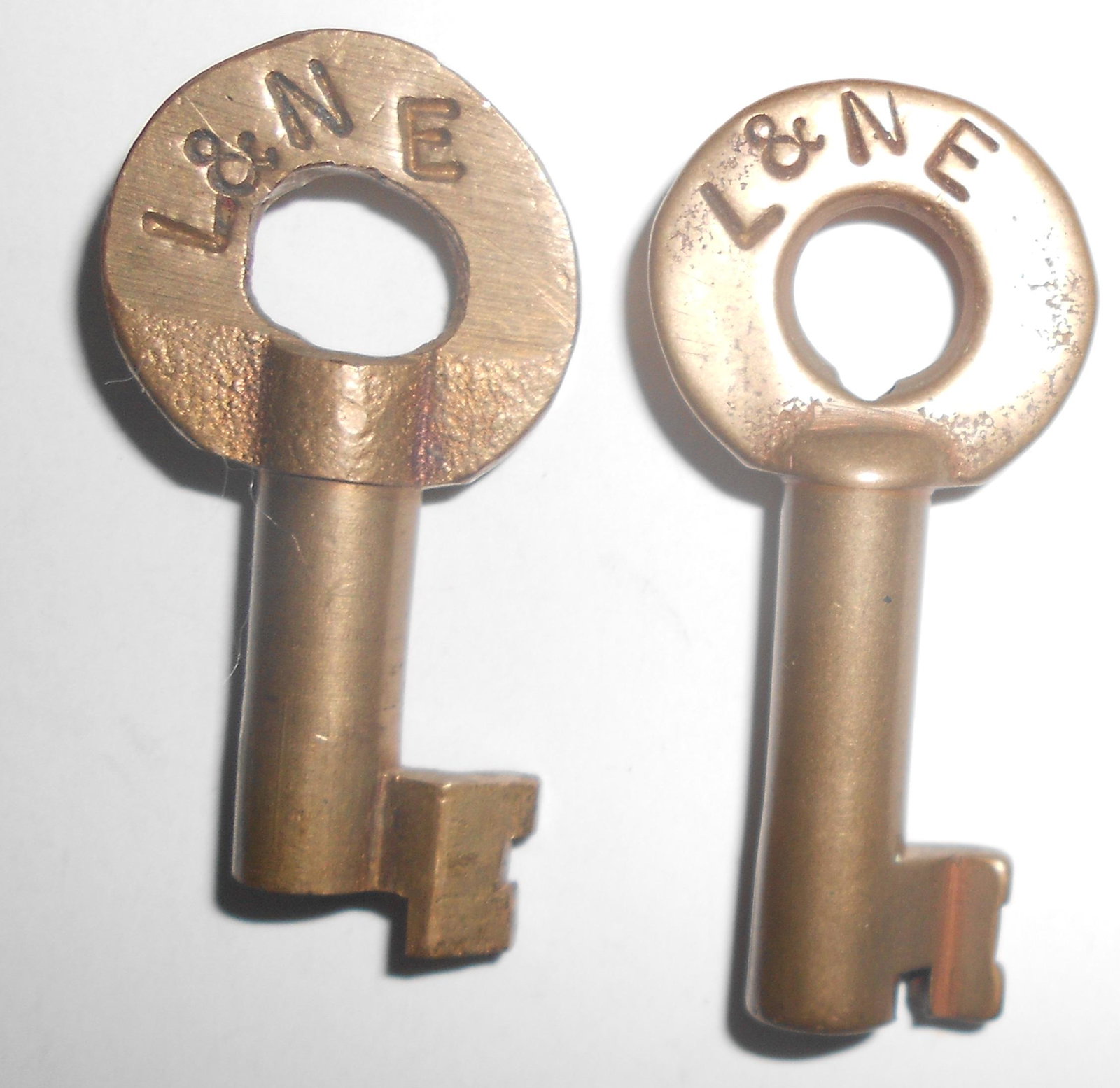 2 Lehigh & Hudson River Railroad Brass Switch Keys - Adlake (1 of 2)