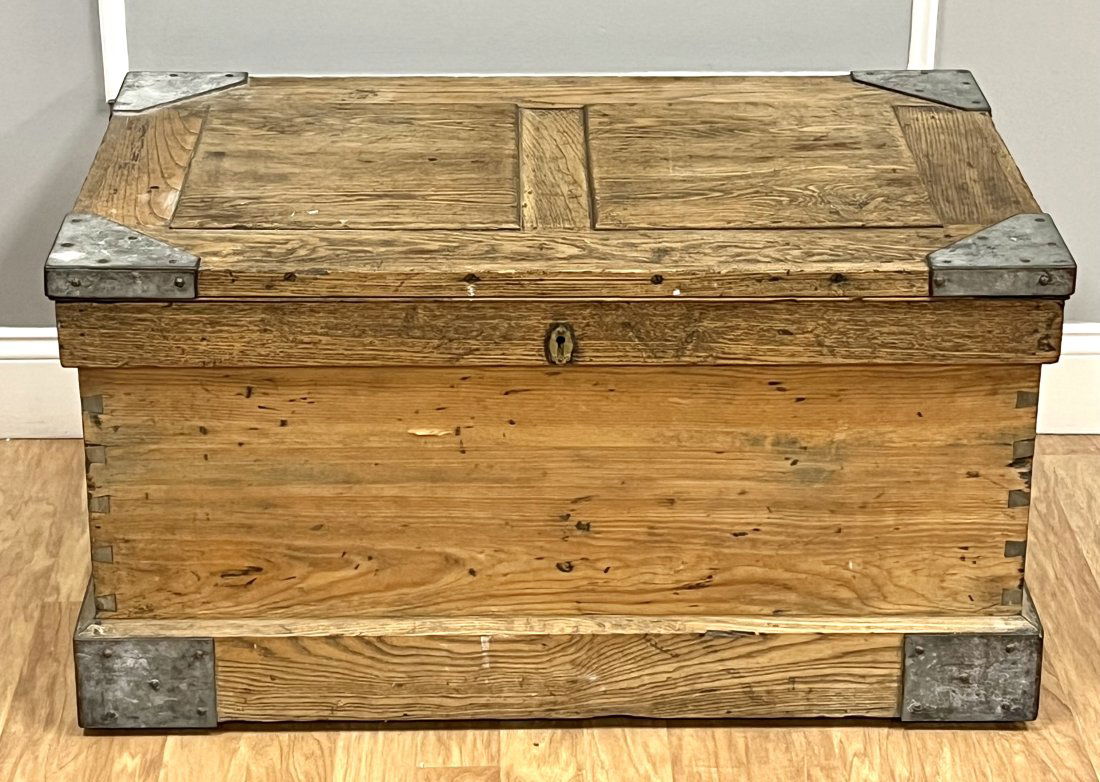 Carpenters Tool Chest (1 of 4)