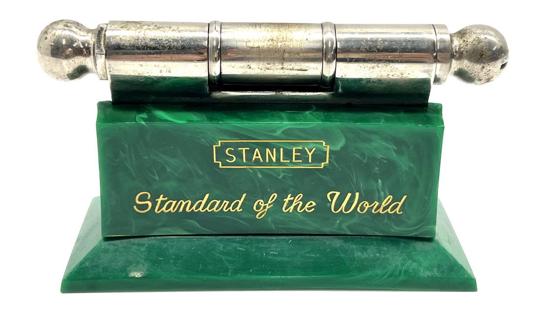 Stanley Hinge Display (1 of 3)