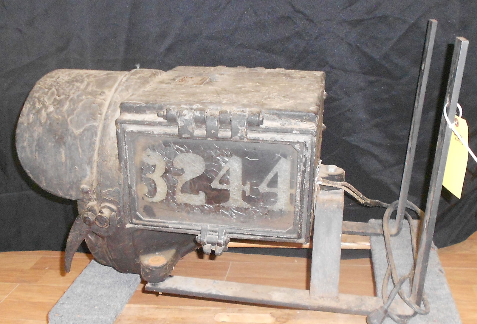 Pyle National Headlight - Possible MU car with mounting rails (1 of 9)