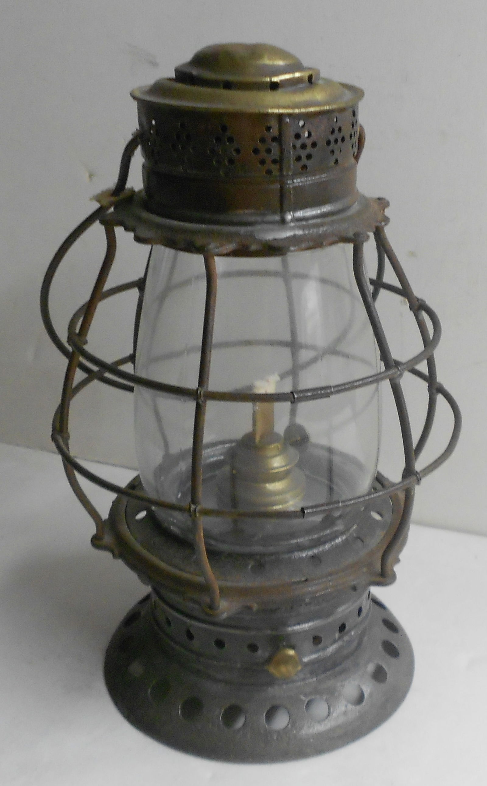 Brady's Patent Lantern Brass Top Bellbottom (1 of 6)
