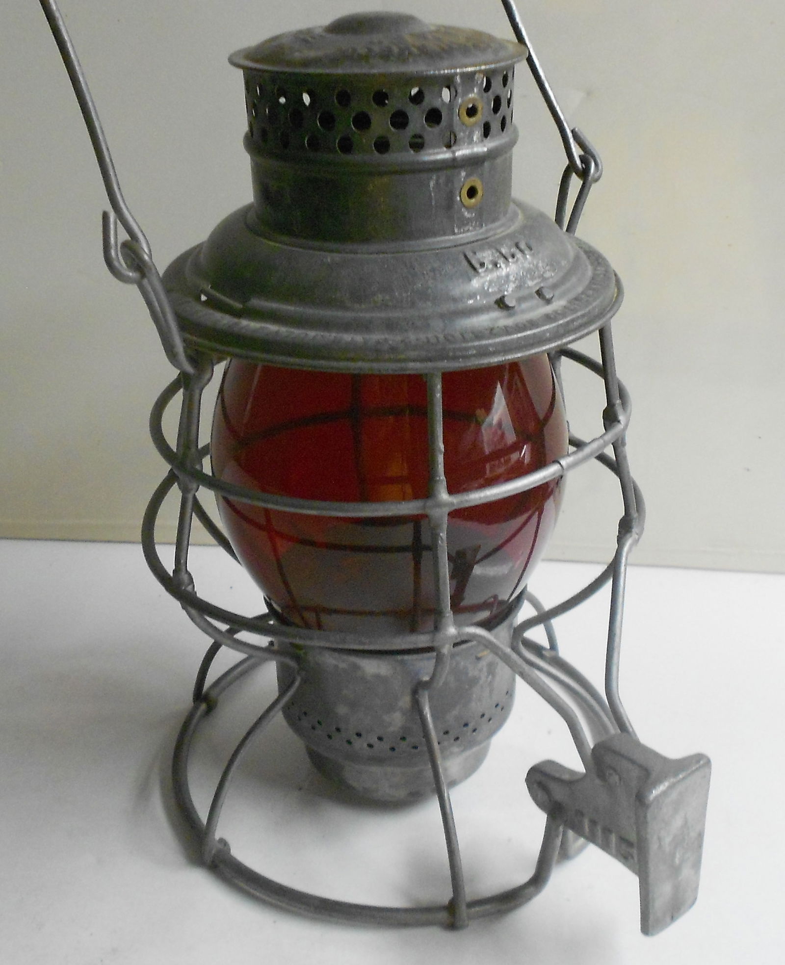 Connecticut Company Reliable Trolley Lantern with Bracket H&S Red Globe (1 of 5)