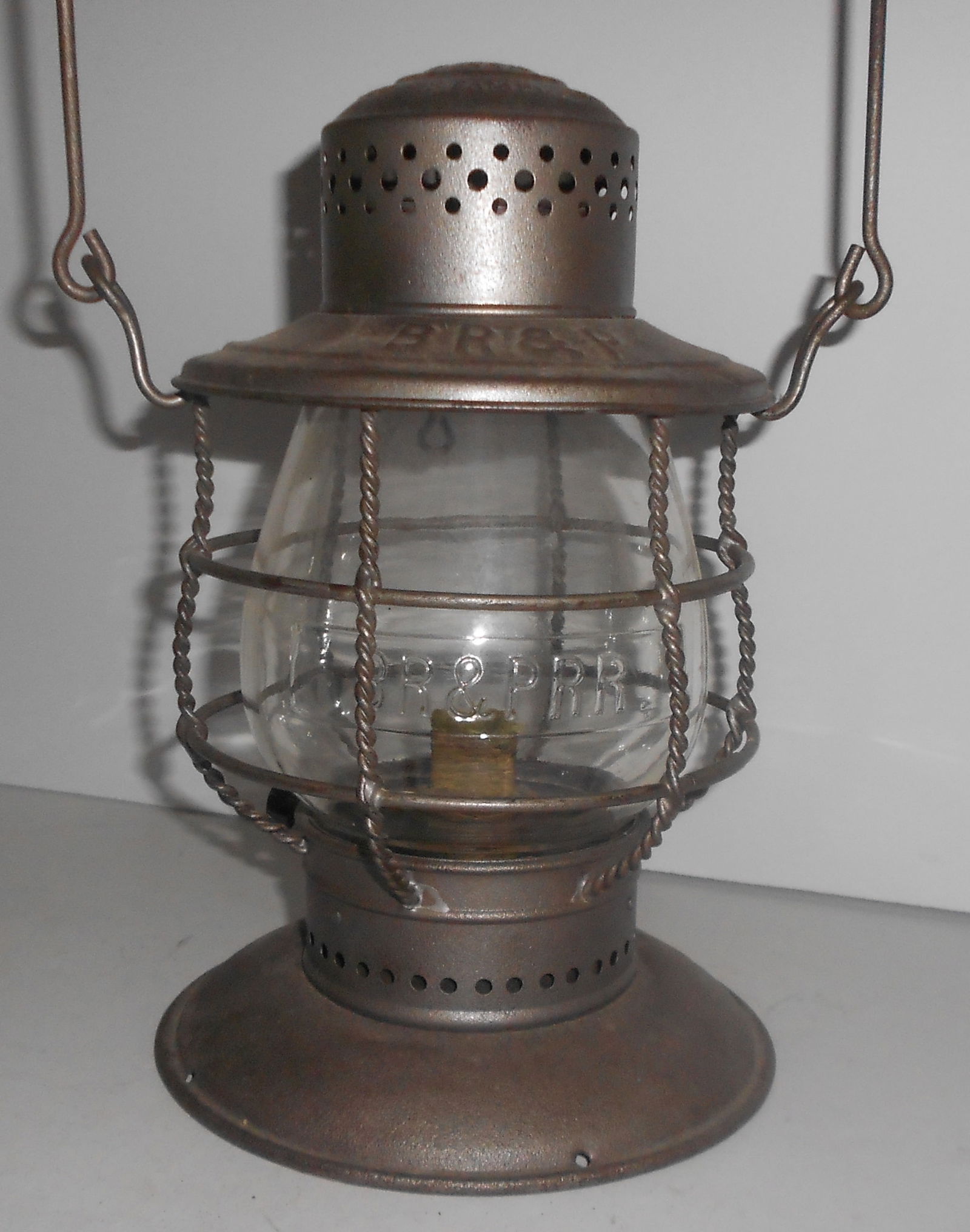 Defiance BR&P Twisted Wire Bellbottom Lantern CC E/B BR&PRR Globe (1 of 9)