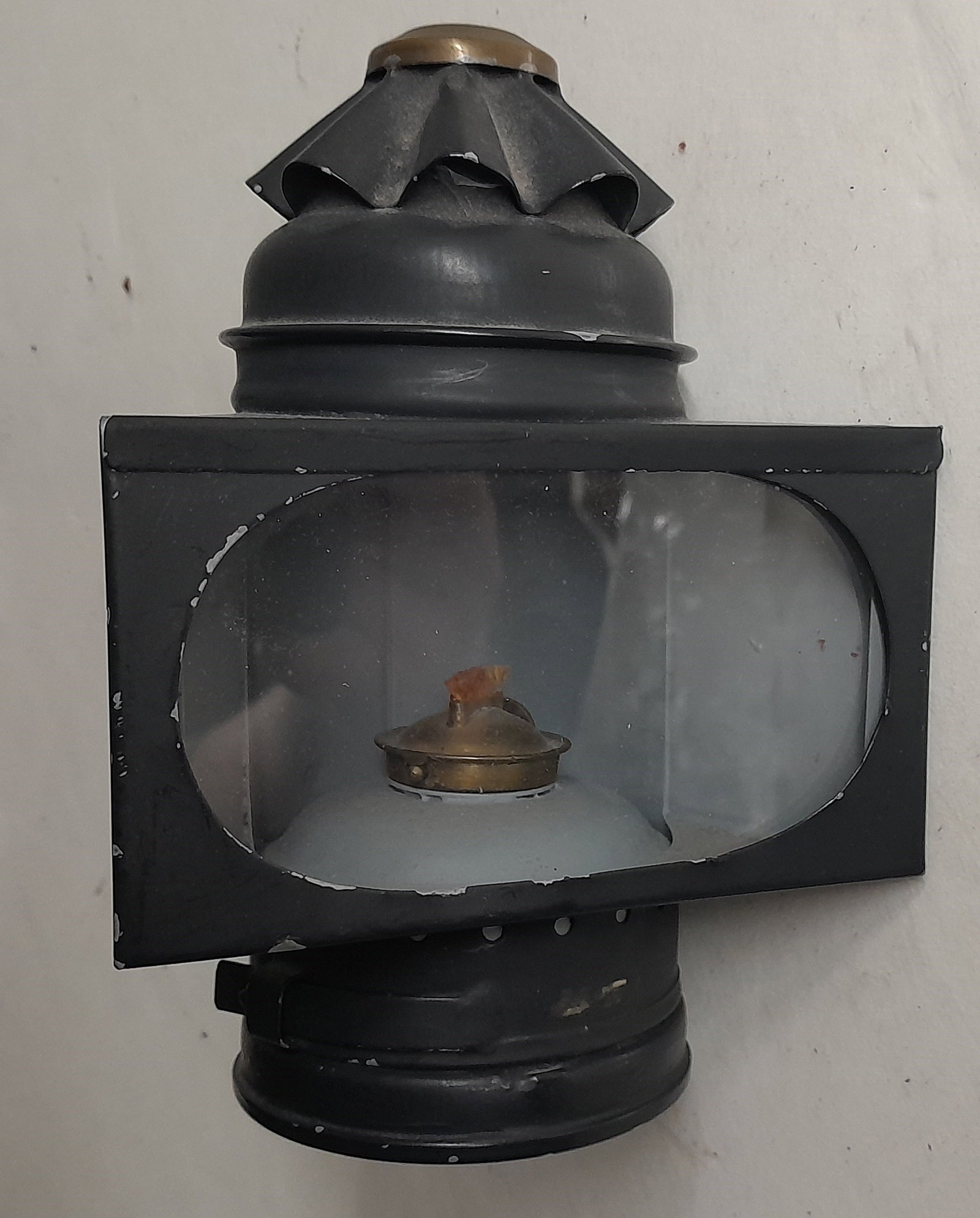 Gauge Lamp - wide window: Gauge Lamp with twist o. Tin with black exterior paint and gray interior paint. No paint of brass burner or brass finial. Base comes off easily. These were used in steam locomotives and have a compact