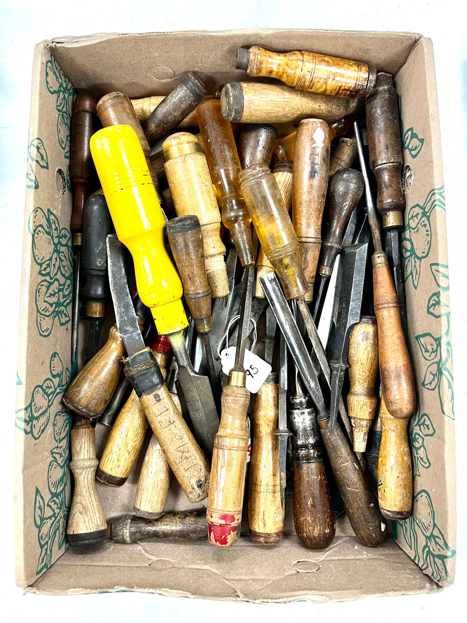 Box Lot of Chisels and Gouges (1 of 1)