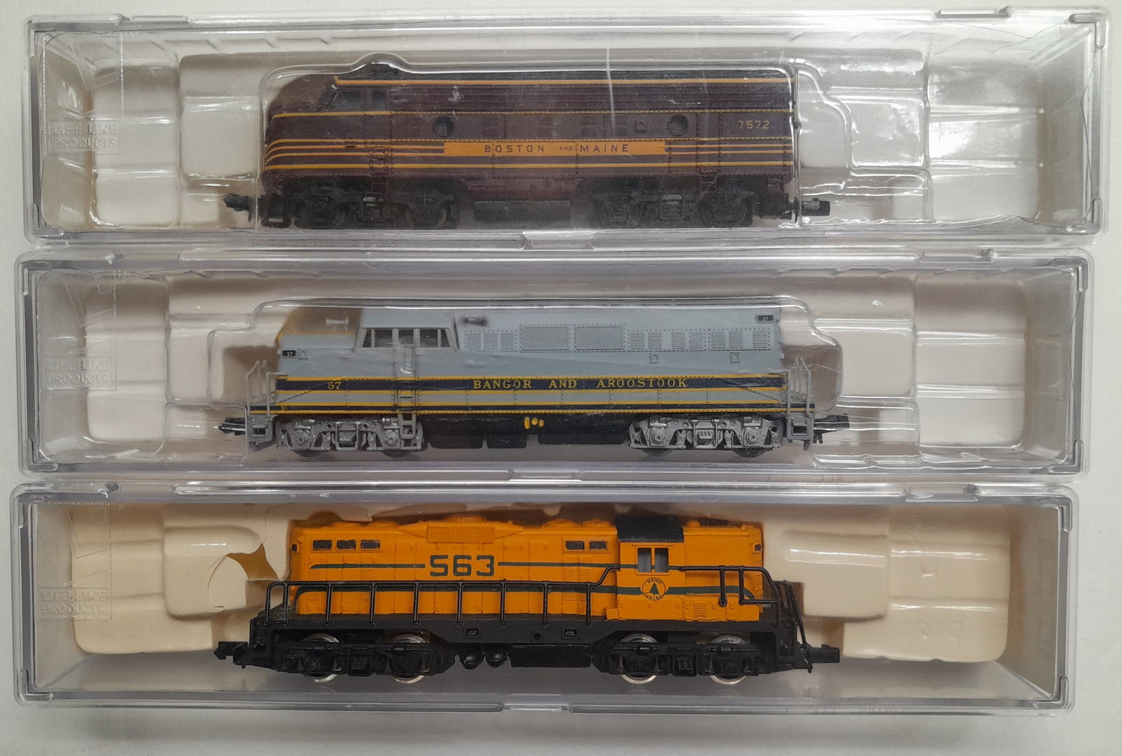 N Scale - Life Like 3 DC Diesel Locomotives 1 Bev-Bel (1 of 3)