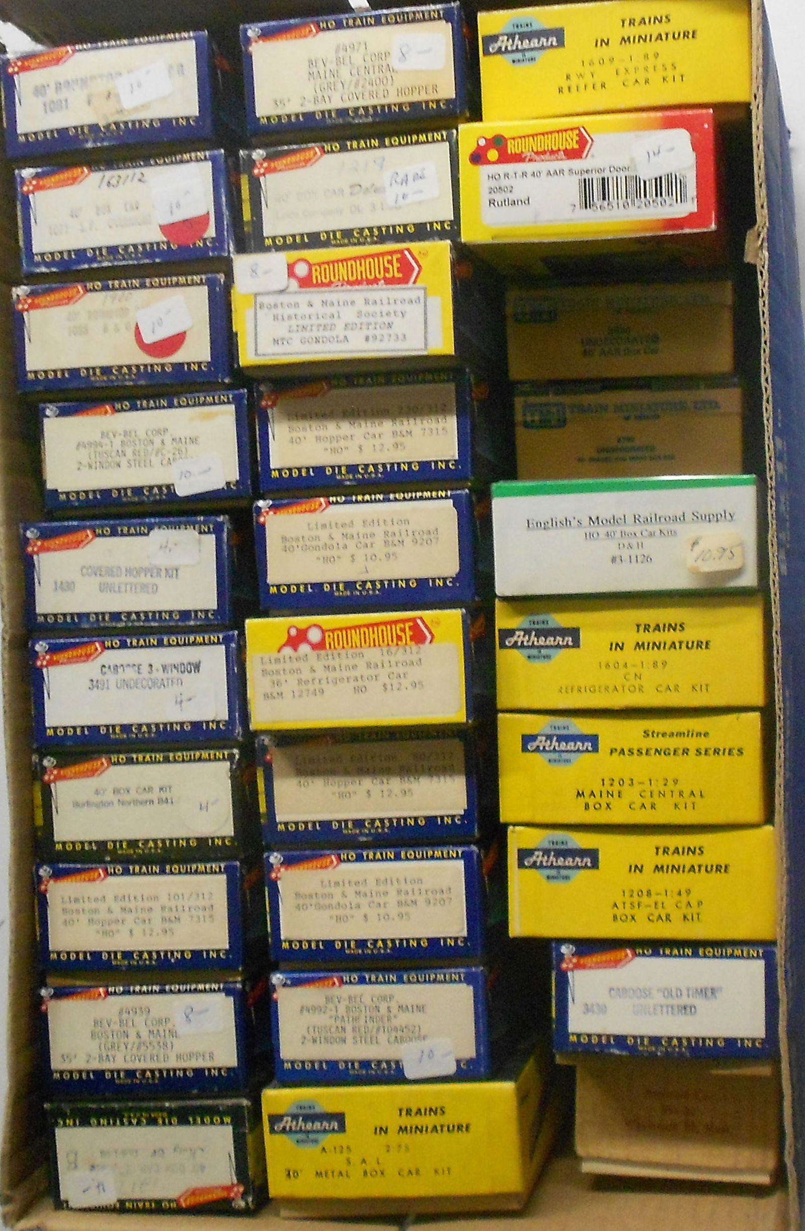 HO Scale 30 Freight Car Kits & Built-ups: Roundhouse, Athearn (1 of 3)