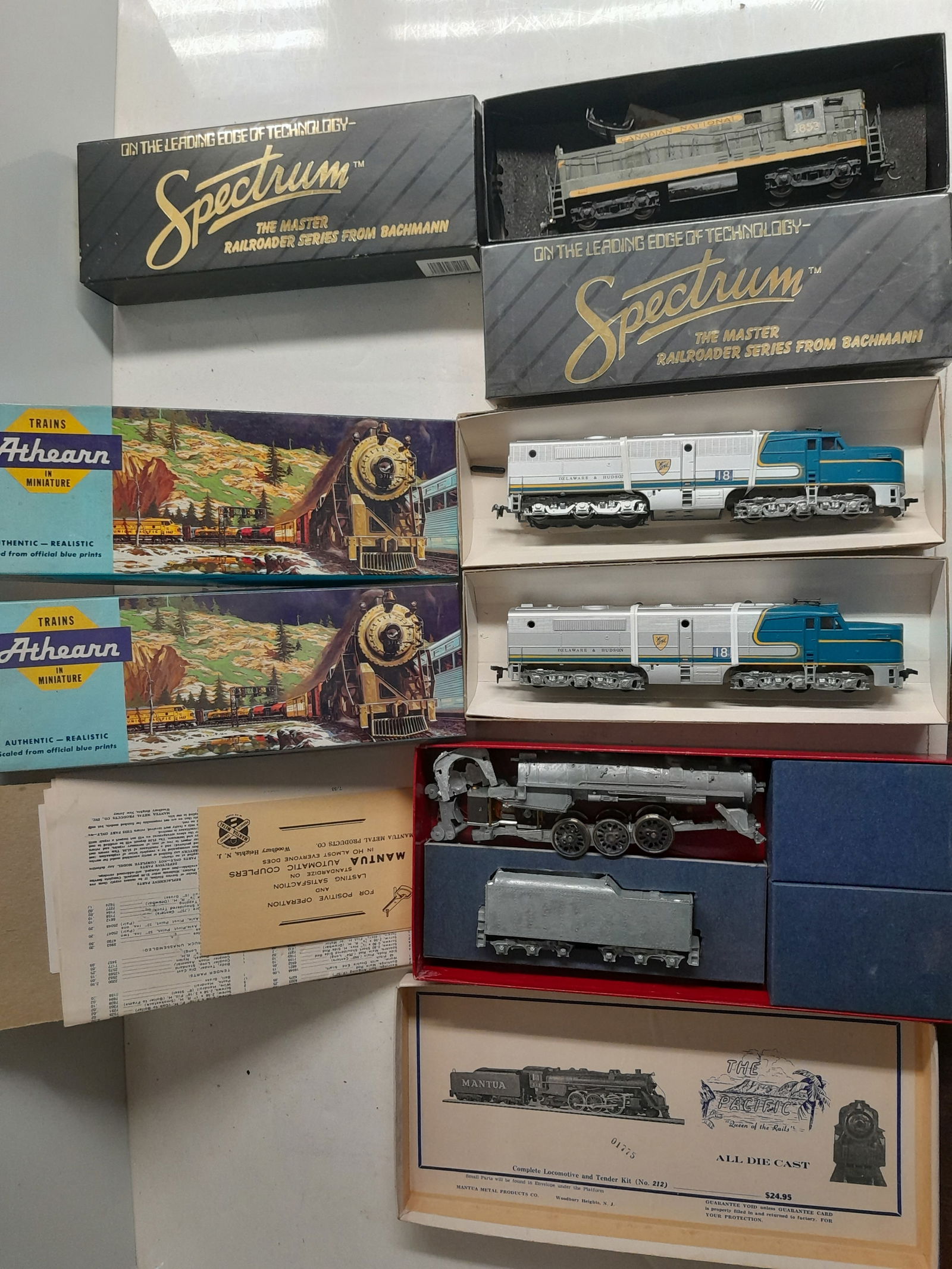 HO Scale Locomotives (5) Bachmann, Athearn, Mantua (1 of 2)