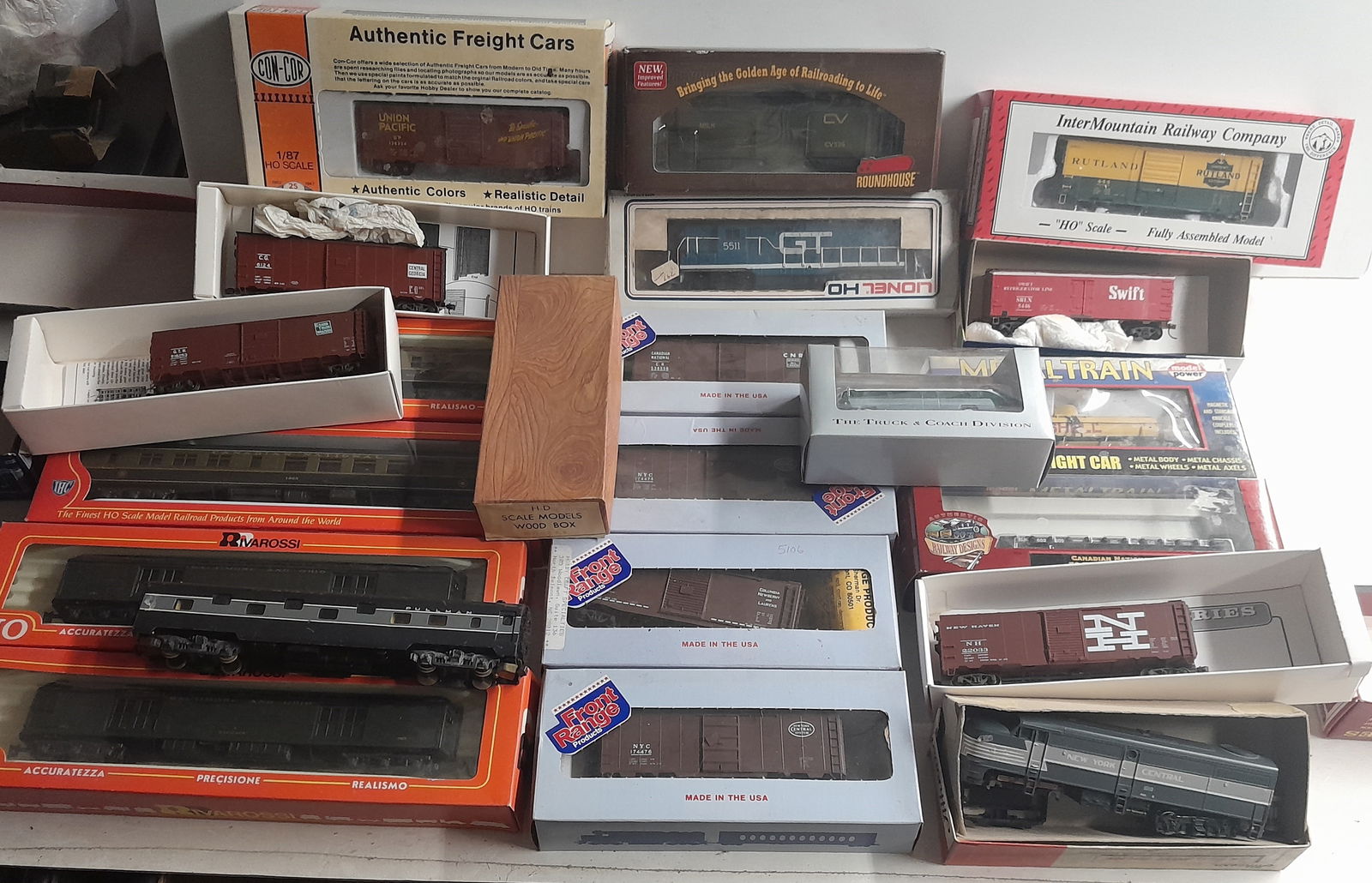 HO Scale Passenger Cars, Locomotives, Freight cars (1 of 3)