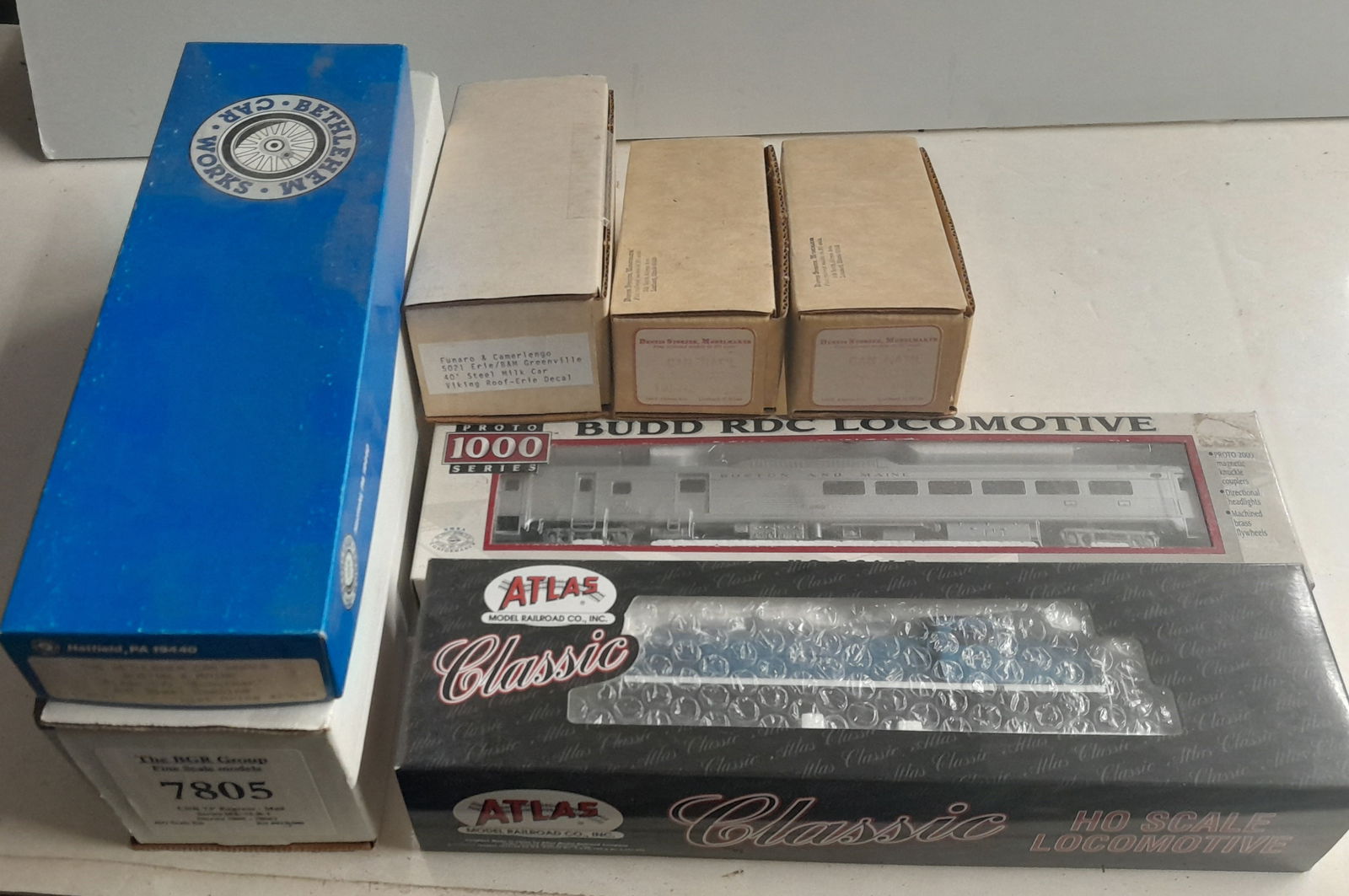 HO Scale 7 pieces: B&M Locos, Craftsman Kits (1 of 3)