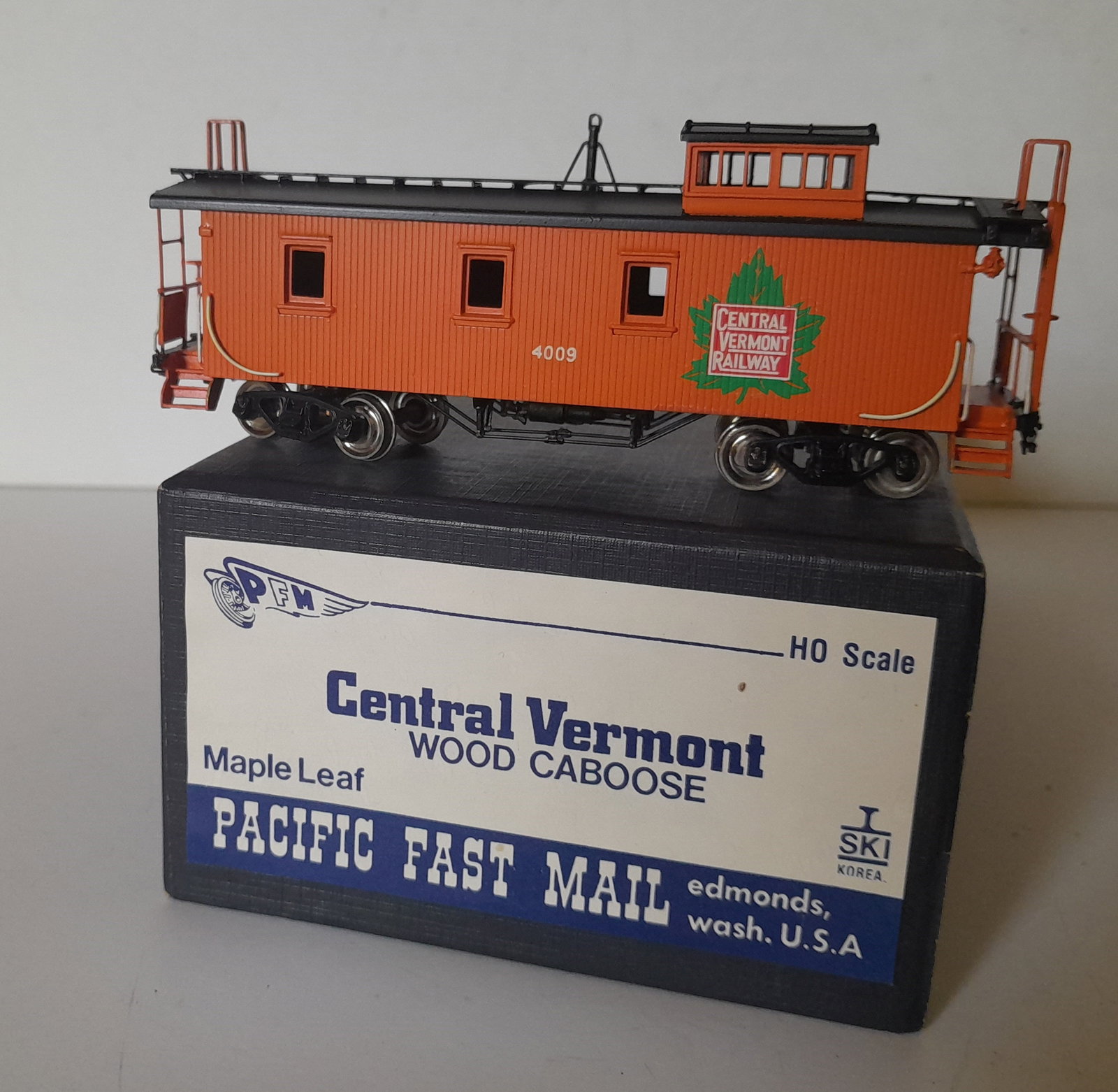 HO Brass - Central Vermont PFM SKI f/p Caboose (1 of 6)