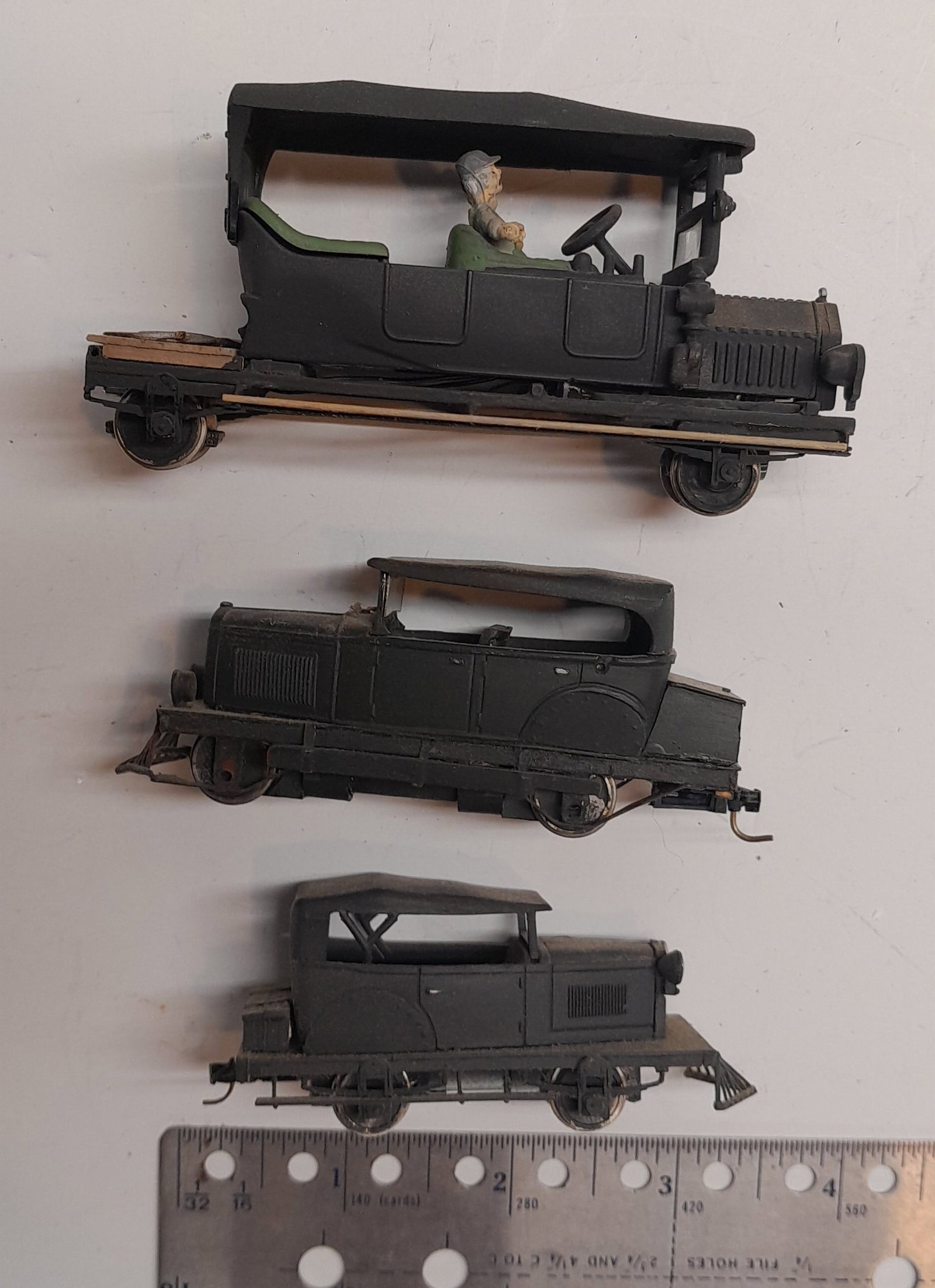 On2 - Powered Rail Cars (3) Critters: On2 Powered rail cars (3) Although they may not be brass, they are fine builds of smaller rail cars in 1:48 scale. Keep in mind that they operate on 2 foot gauge track. Unknown running status. No boxe