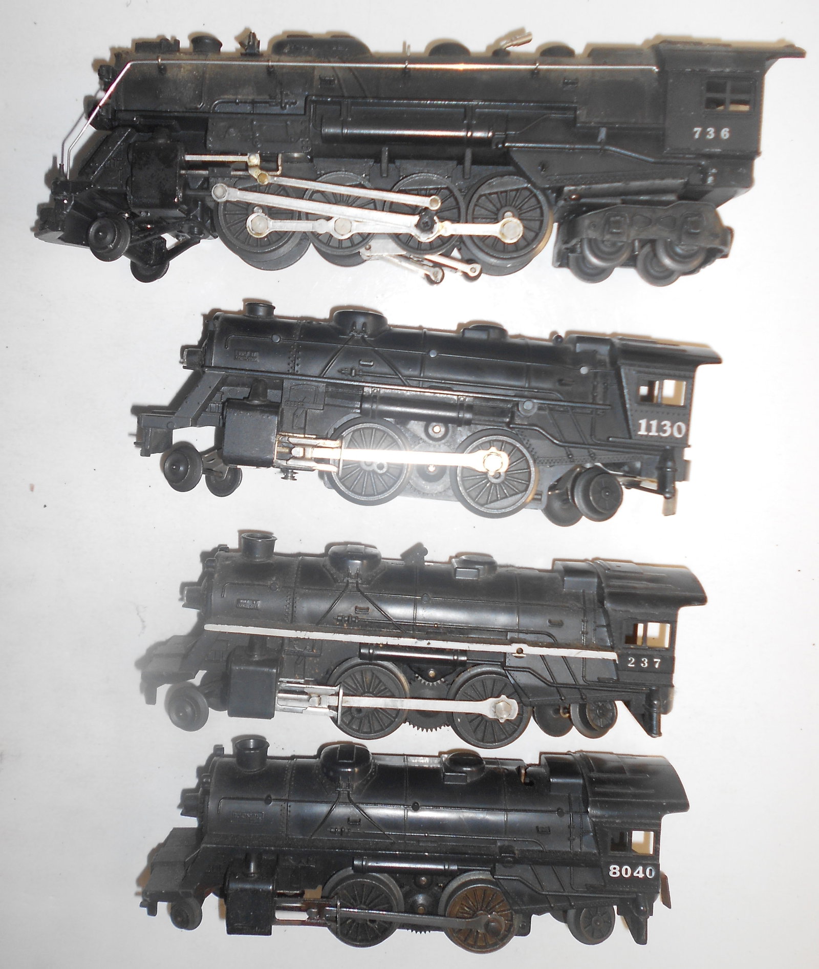 Lionel Parts Locomotives (4): A group of 4 Lionel O gauge steam locomotives for parts. 4 more hidden orphans. All show signs of use. Unknown running status.