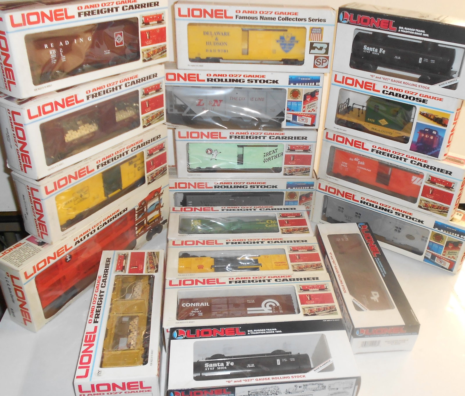 Lionel O Gauge Boxed Freight Cars (18): Lionel boxed freight cars. Various age and types. Some show signs of wear to plastic windows from storage.