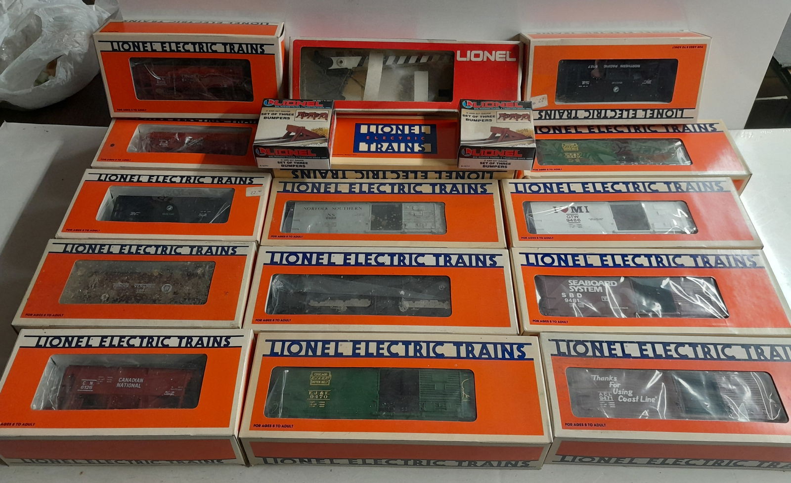 Lionel O Gauge Boxed Freight Cars (17) (1 of 2)