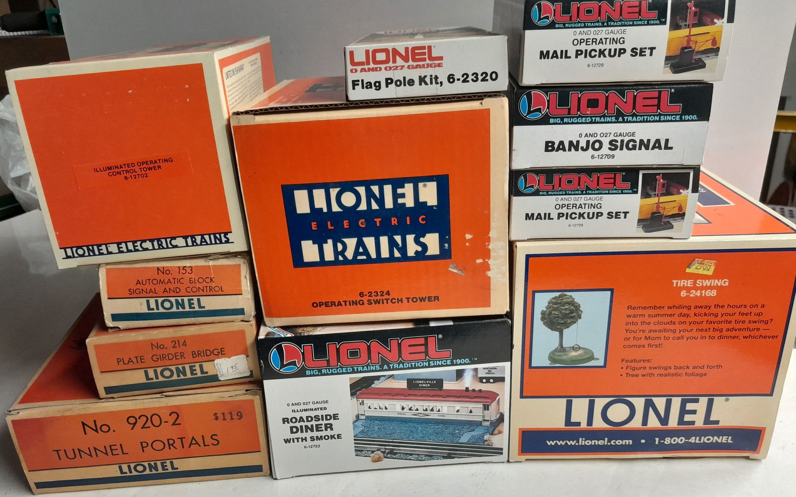 Lionel O Gauge Boxed Accessories many NIB (1 of 2)