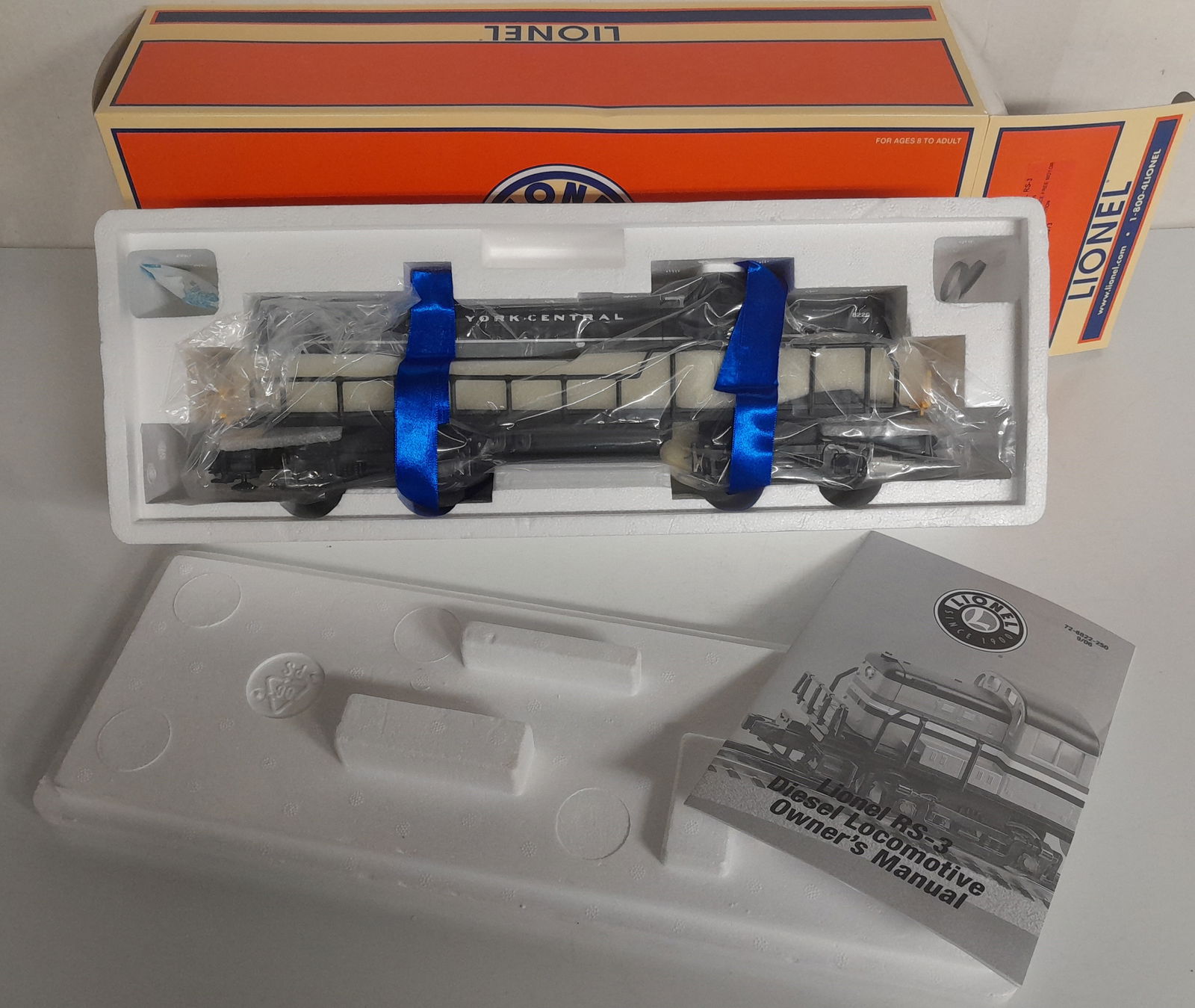 Lionel New York Central RS-3 Diesel Locomotive (1 of 2)