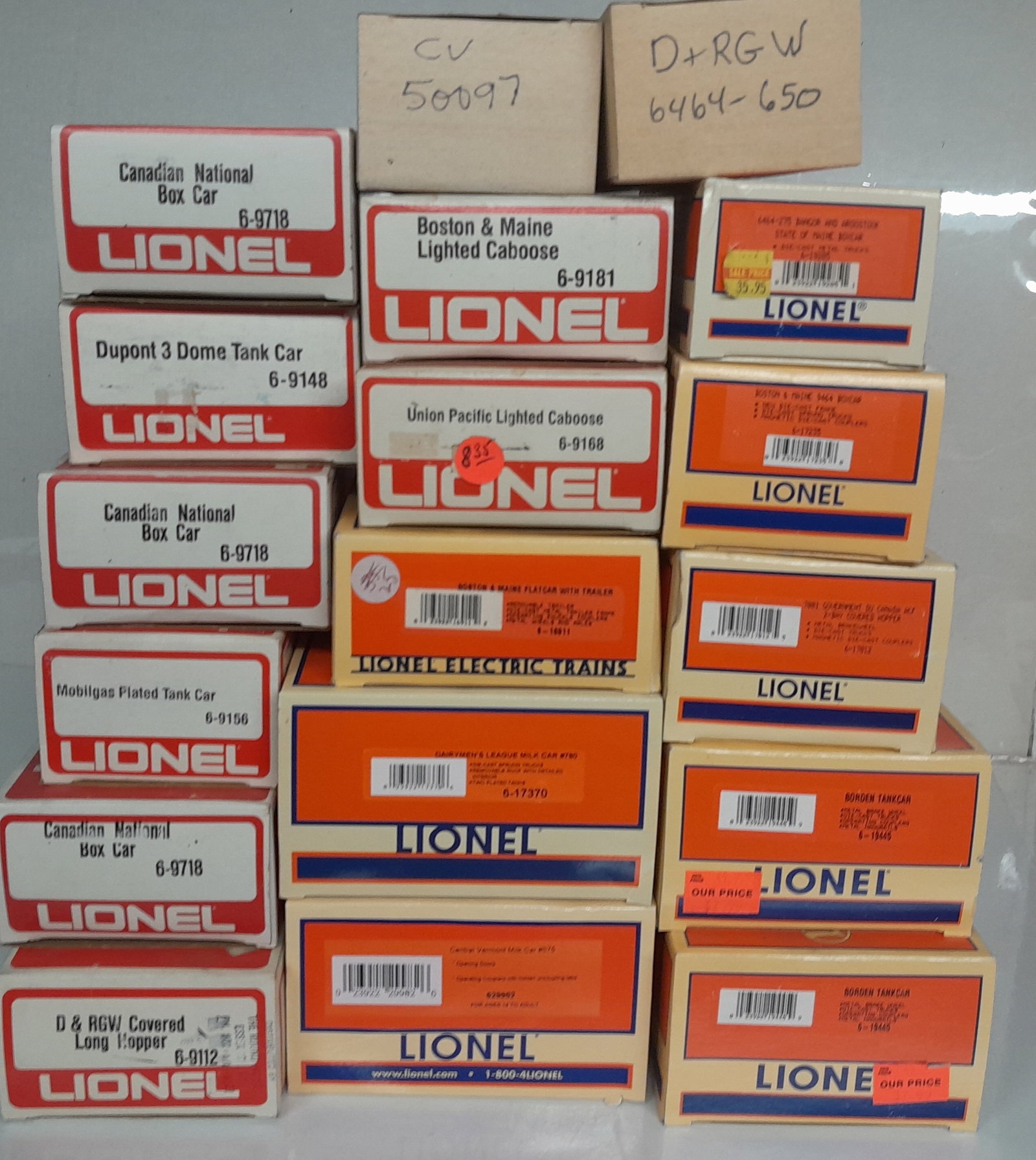 Lionel Freight cars that vary a lot (18): Lionel freight cars (18). Some variety.