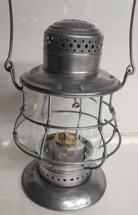 L&HR Dietz #6 Bellbottom Lantern L&HRRy Etched Globe: Dietz 36 bell bottom lantern frame with rounded style top with stars. Nice lid stamping of L.&H.R. standard Lehigh & Hudson River Railway marking. It has a standard Dietz pinch pot and burner. The glo