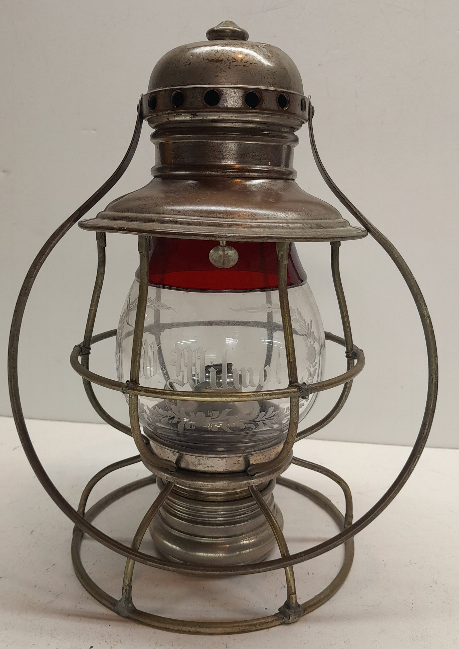 A&W Presentation Lantern Red/Clear "M Wilmot" as is (1 of 6)
