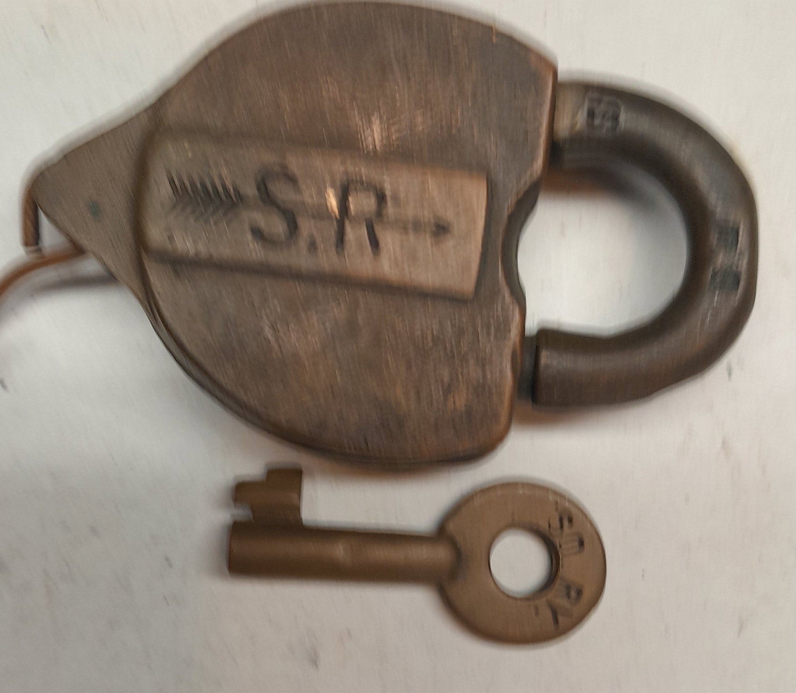 Southern Railway "Arrow" logo SR Brass Switch Lock & Key (1 of 3)