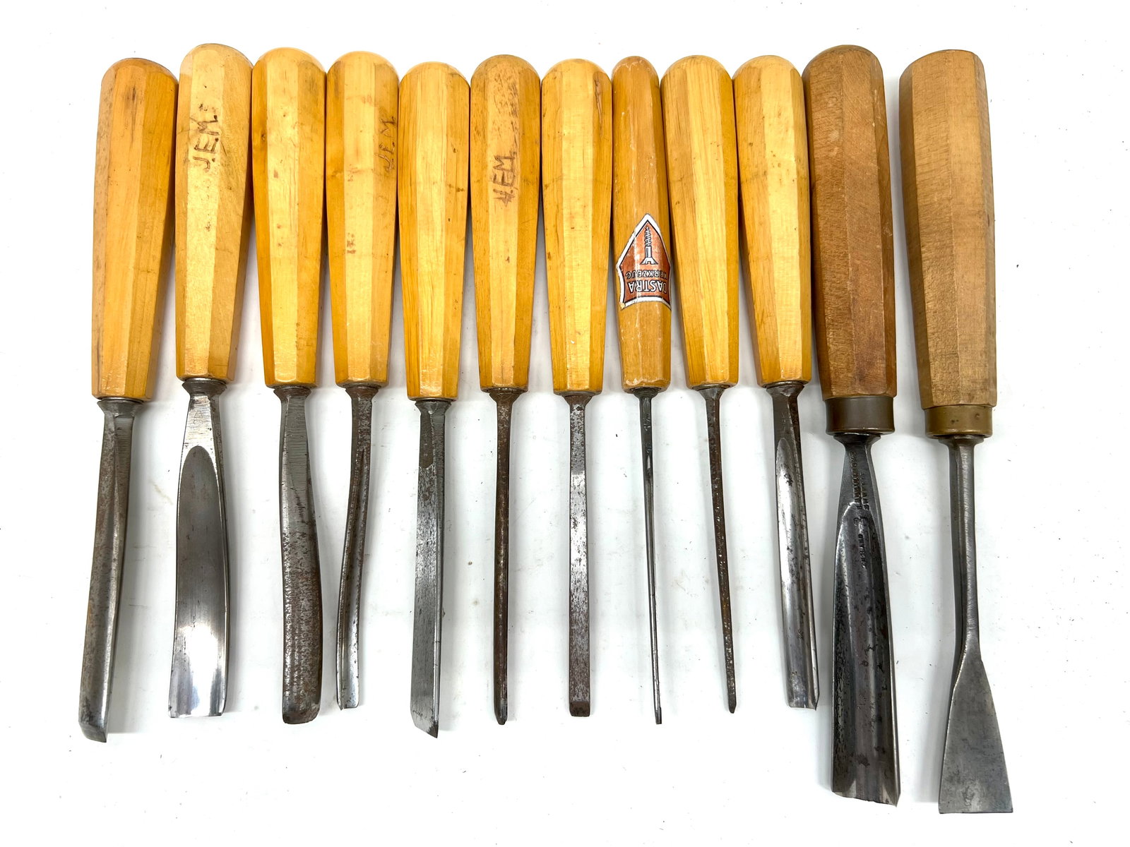 Twelve carving chisels with similar handles. (1 of 1)