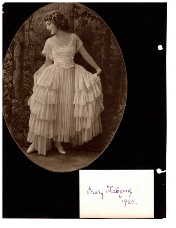 Mary Pickford Autogr. (1 of 1)