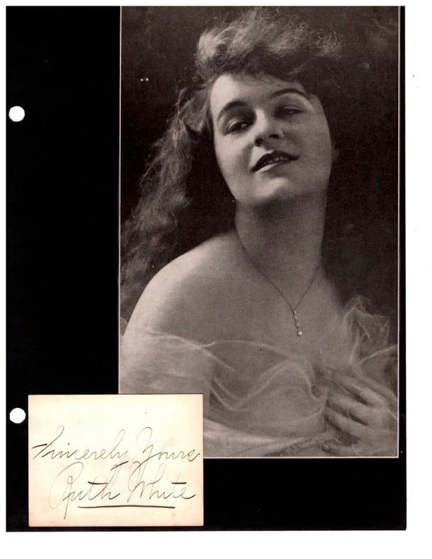 Autograph Ruth White (1 of 1)