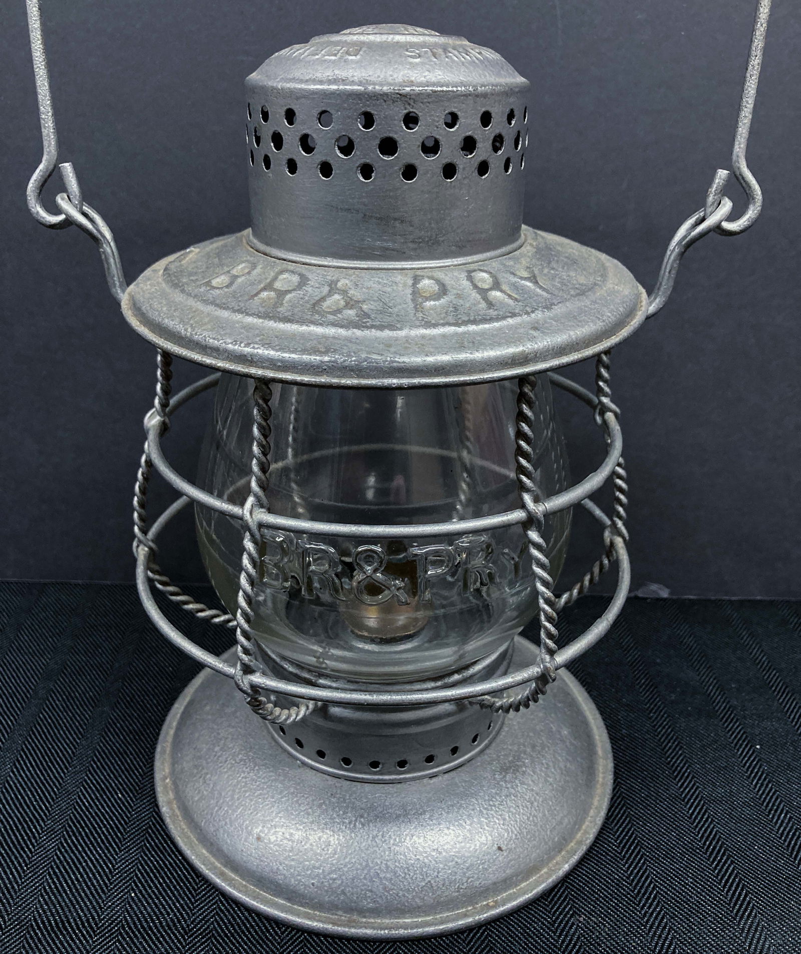 BR&P Ry Defiance Wire Wrap Bellbottom Lantern Cast BR&P Ry Globe (1 of 7)