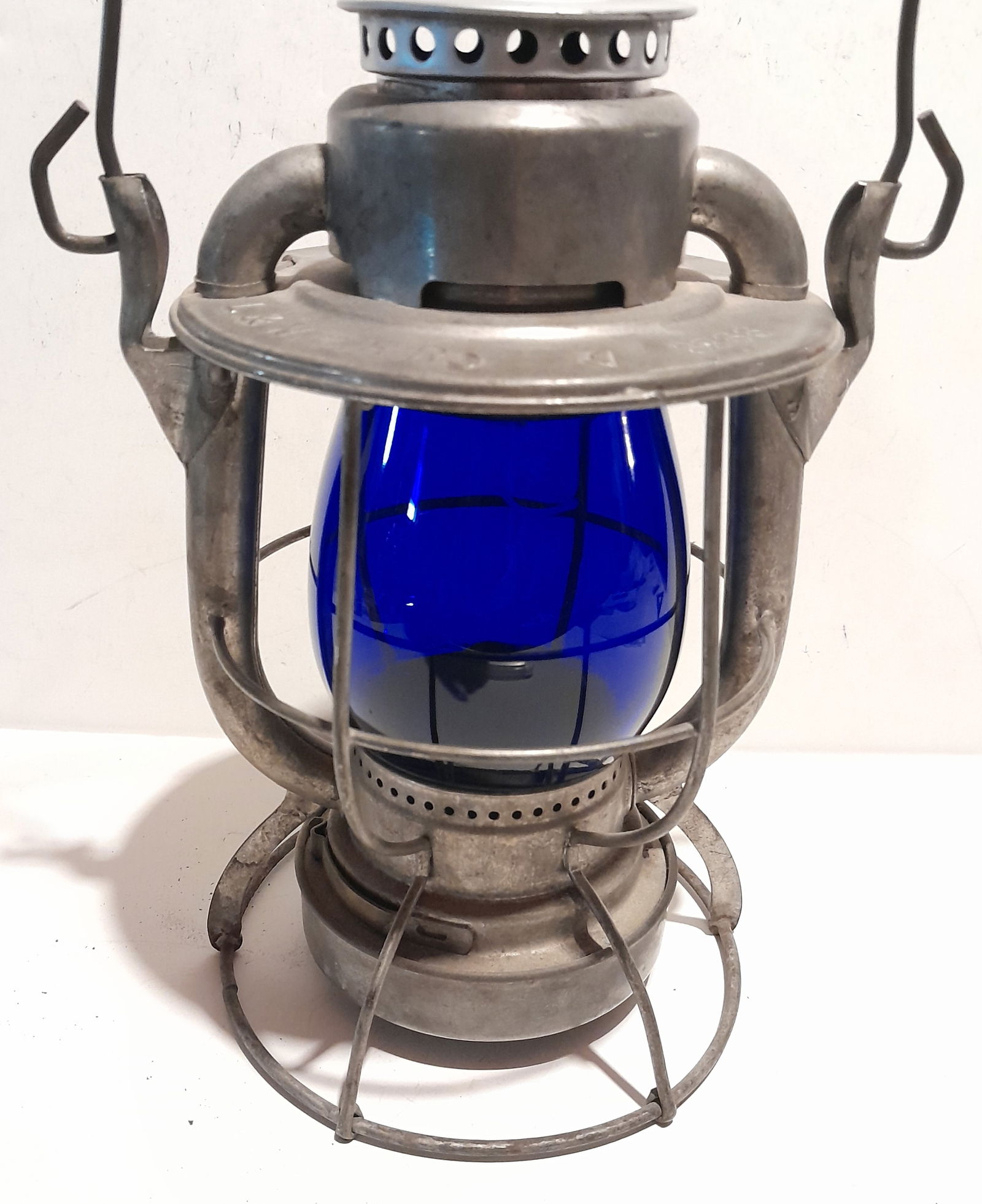 L&NE RR Dietz  Vesta Lantern with Serial Number & Blue Globe (1 of 6)