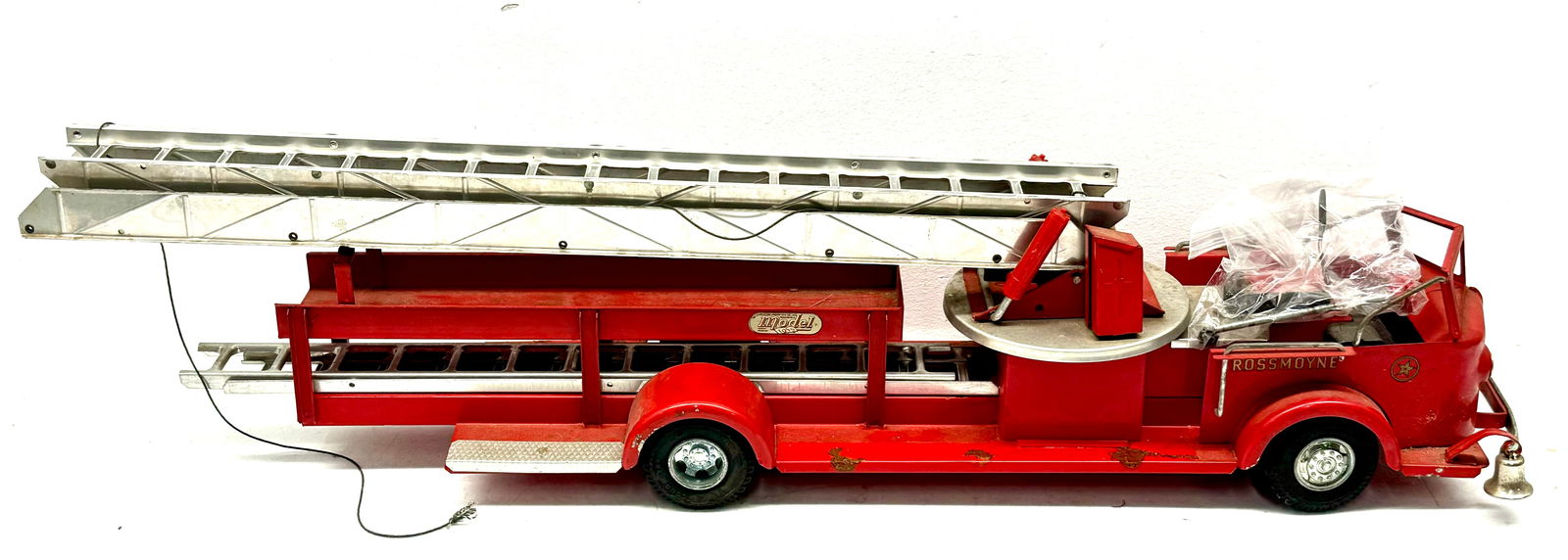 Doepke Mfg. Model Toy Fire Ladder Truck (1 of 11)
