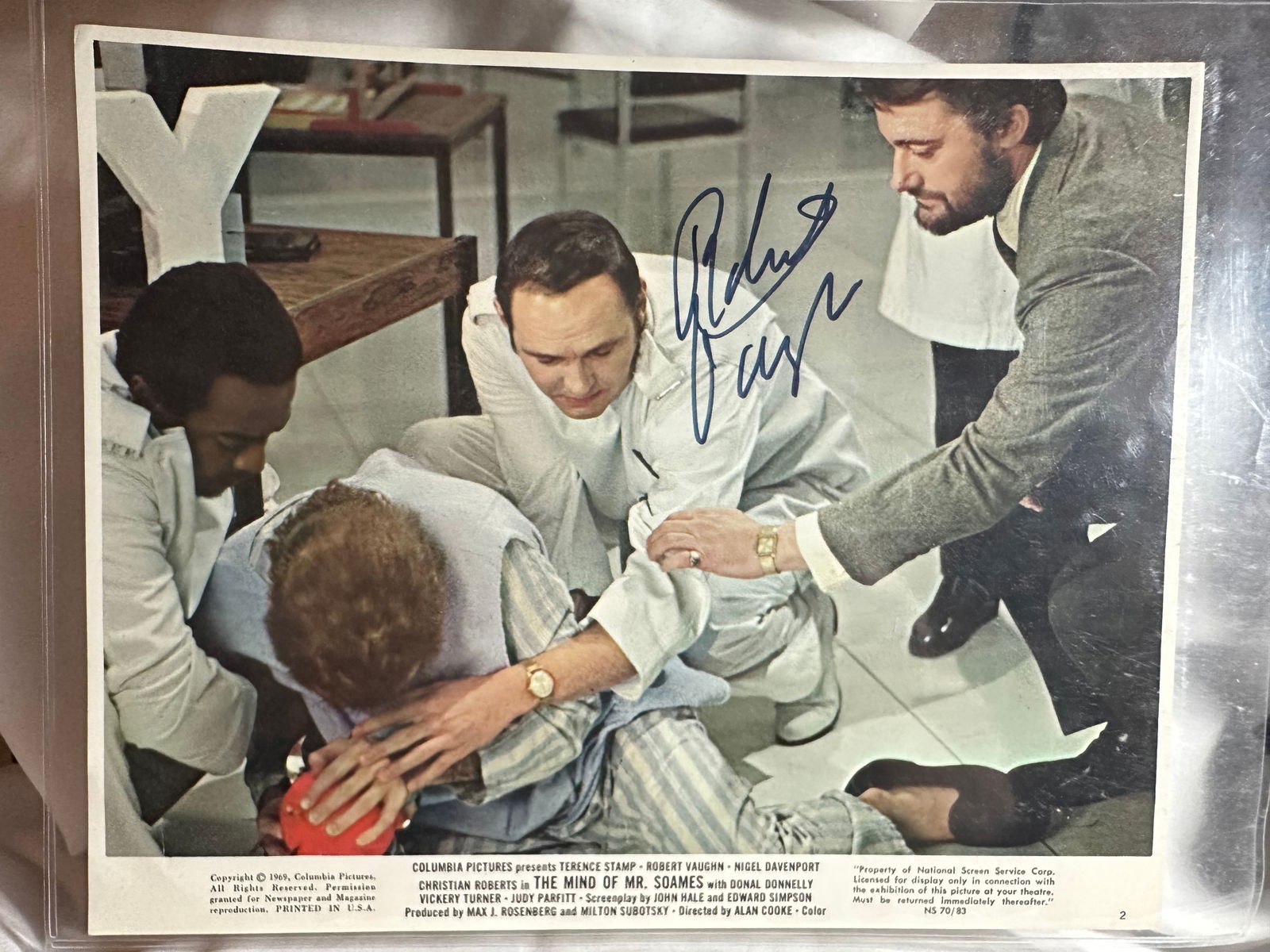 Autograph Robert Vaughn actor (1 of 2)
