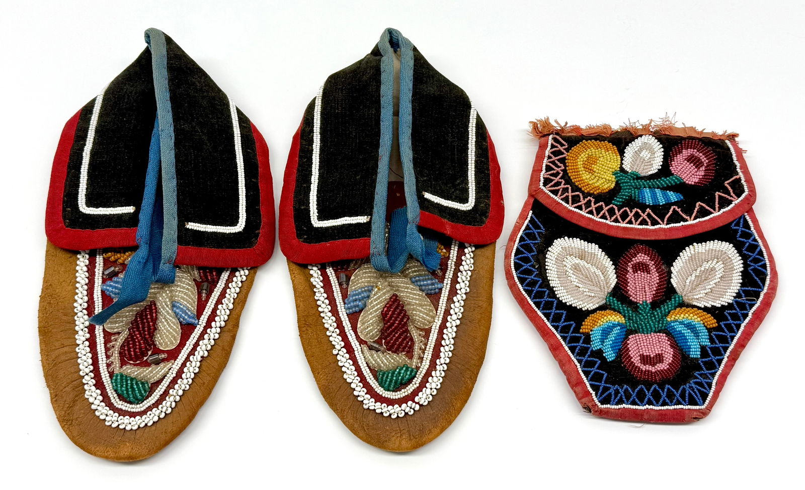 Native American Iroquois Beaded Moccasins and Pouch (1 of 5)