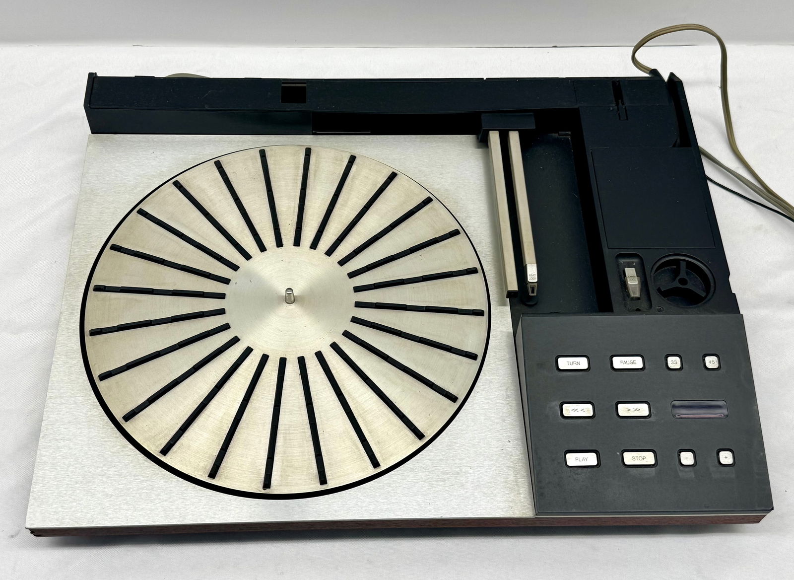 Bang & Olufsen Turntables (1 of 8)