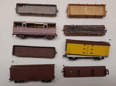HOn3 possibly HOn 2 1/2 Freight Cars (8) built ups