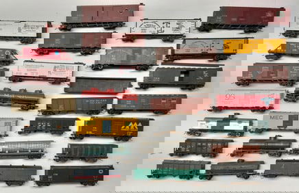 HO Scale 28 Loose Freight Cars