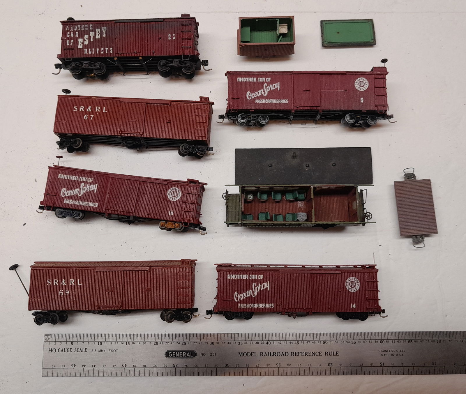 HOn3 or HOn2 1/2 Rolling Stock 8 Cars 2 with Interiors (1 of 2)